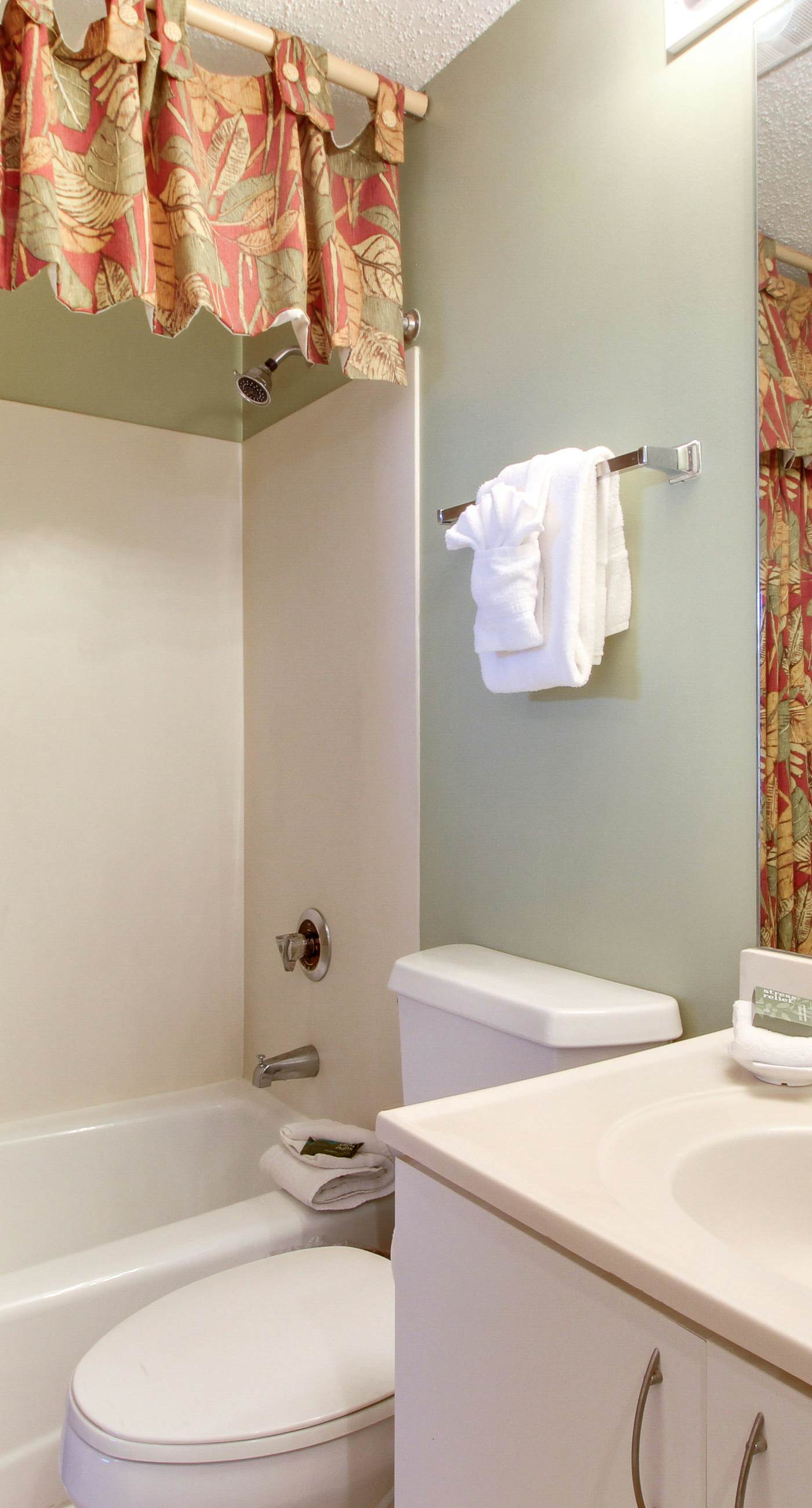 Amazing Gulf view from this cozy condo with pool, gym & beach access