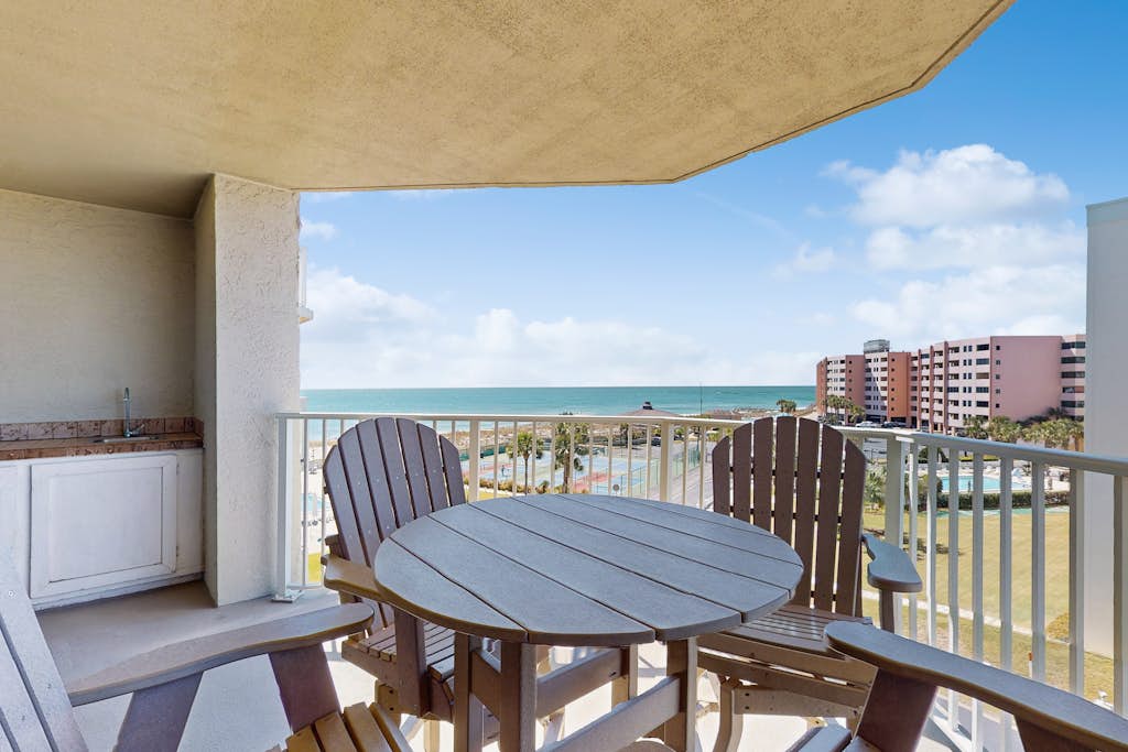 Gulf and beachfront condo with marvelous views, shared pool and hot tub
