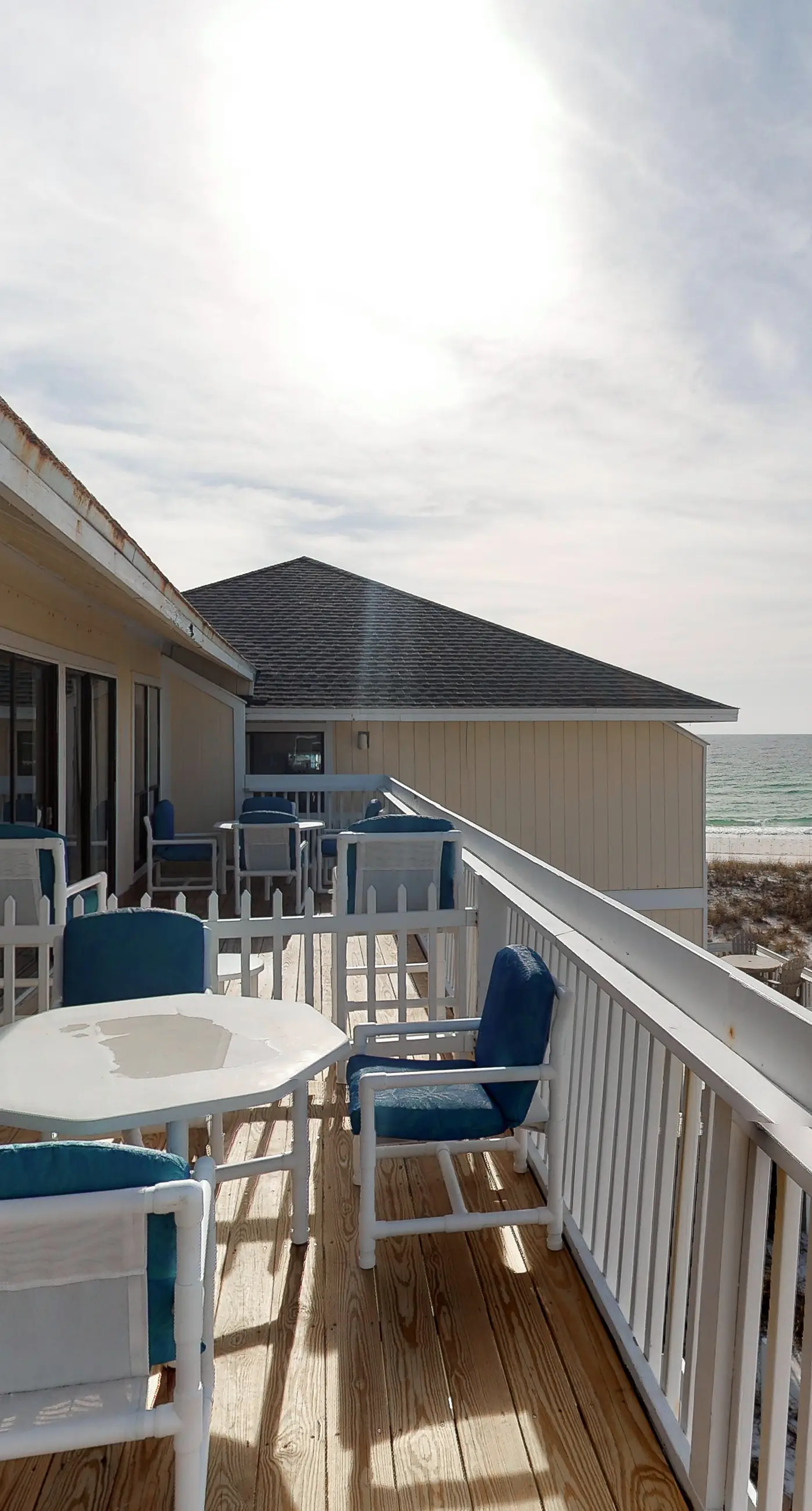 Lovely Gulf-view condo with balcony, shared pool & hot tub, & free WiFi