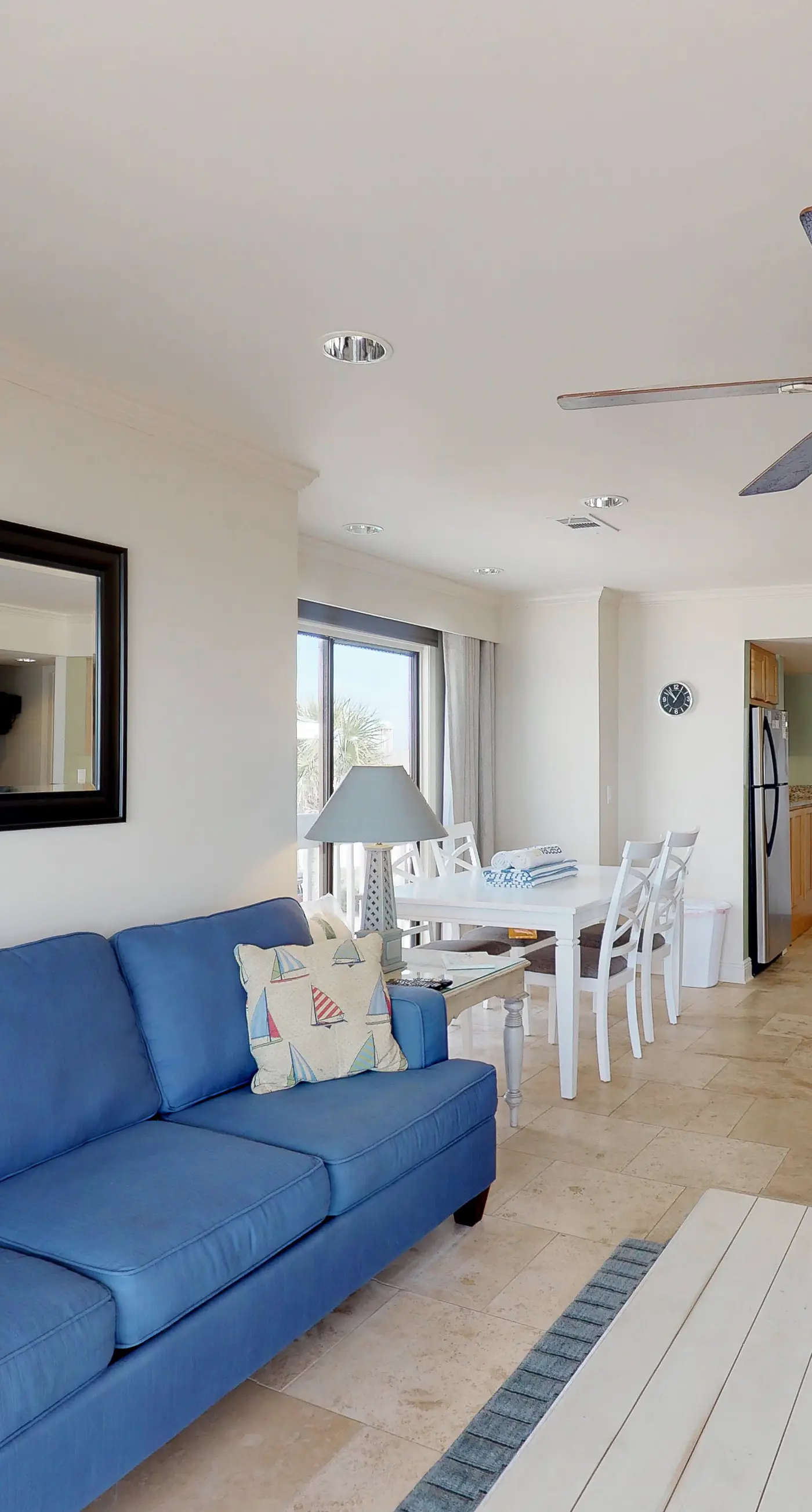 Lovely Gulf-view condo with balcony, shared pool & hot tub, & free WiFi