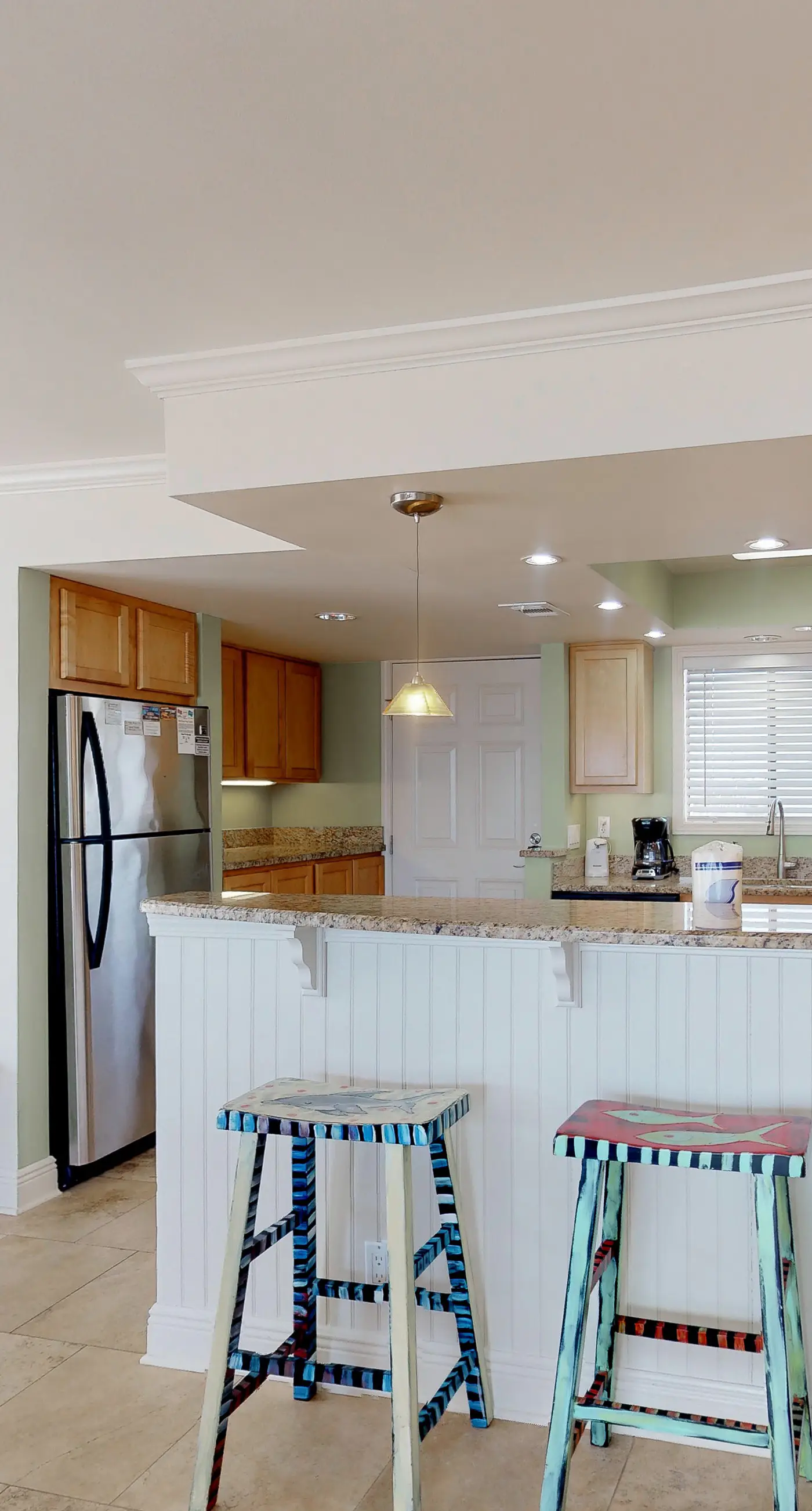 Lovely Gulf-view condo with balcony, shared pool & hot tub, & free WiFi