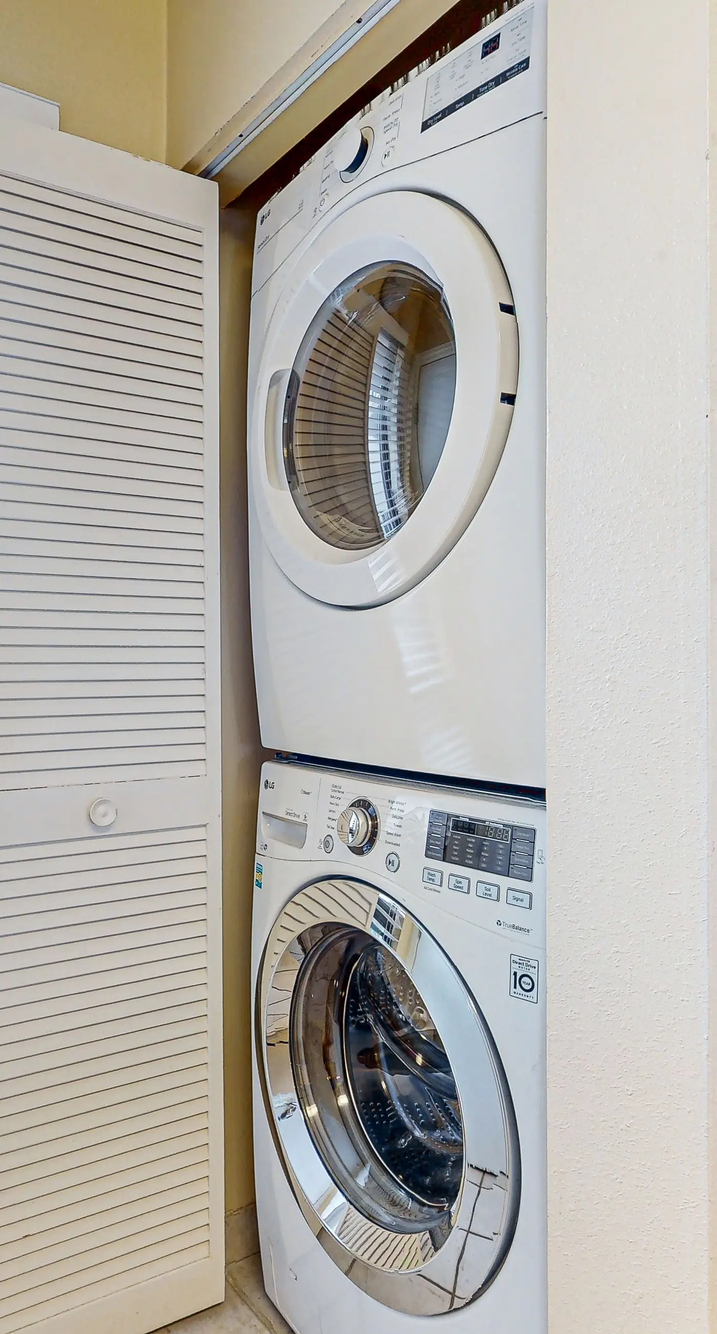 Pretty Condo with Gulf View Wet Bar, Shared Pool, Sauna, & Fitness Center