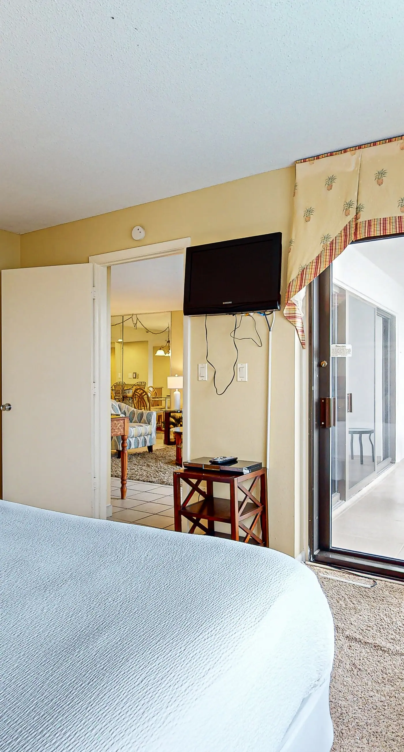 Pretty Condo with Gulf View Wet Bar, Shared Pool, Sauna, & Fitness Center