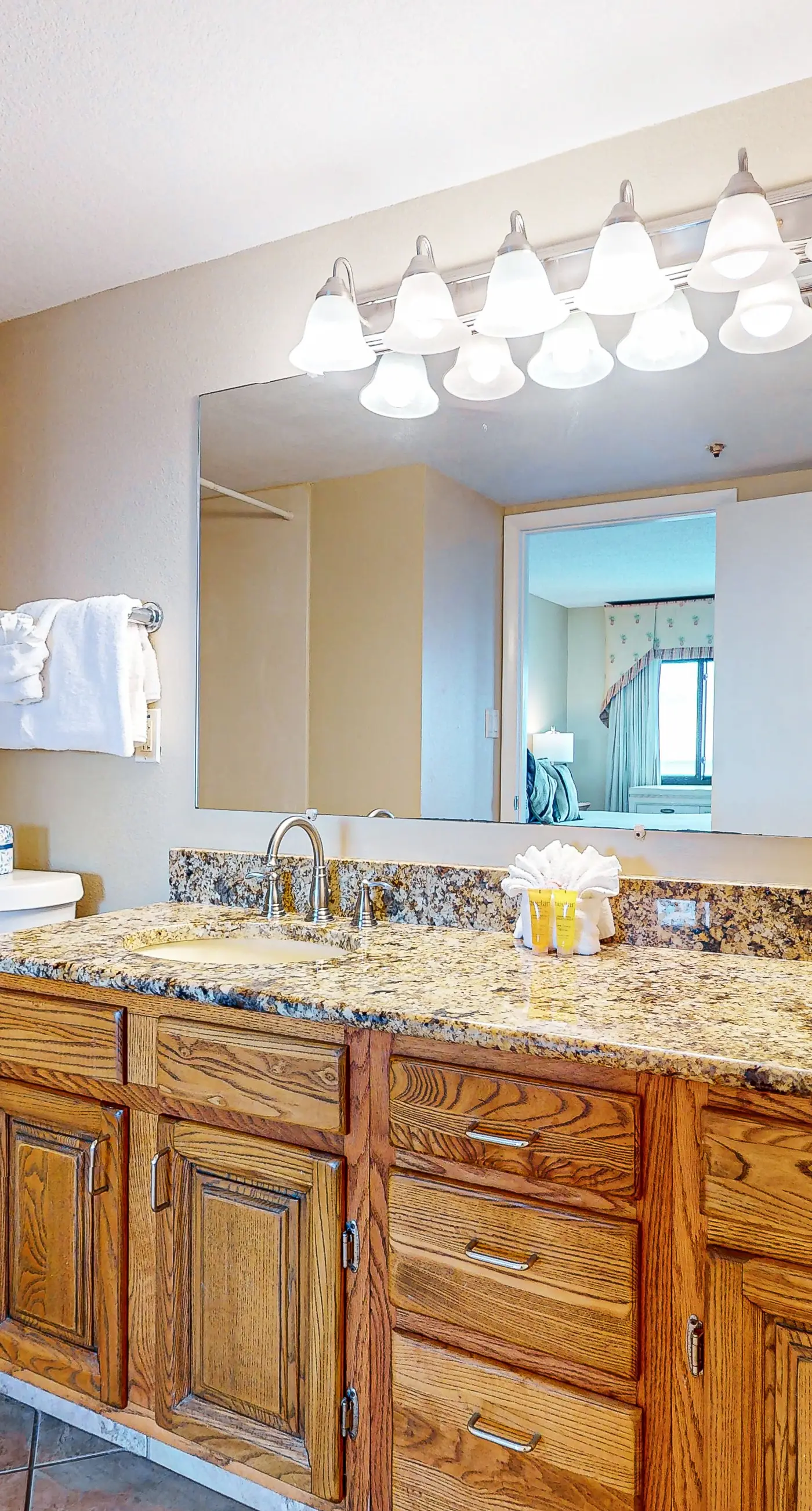 Pretty Condo with Gulf View Wet Bar, Shared Pool, Sauna, & Fitness Center