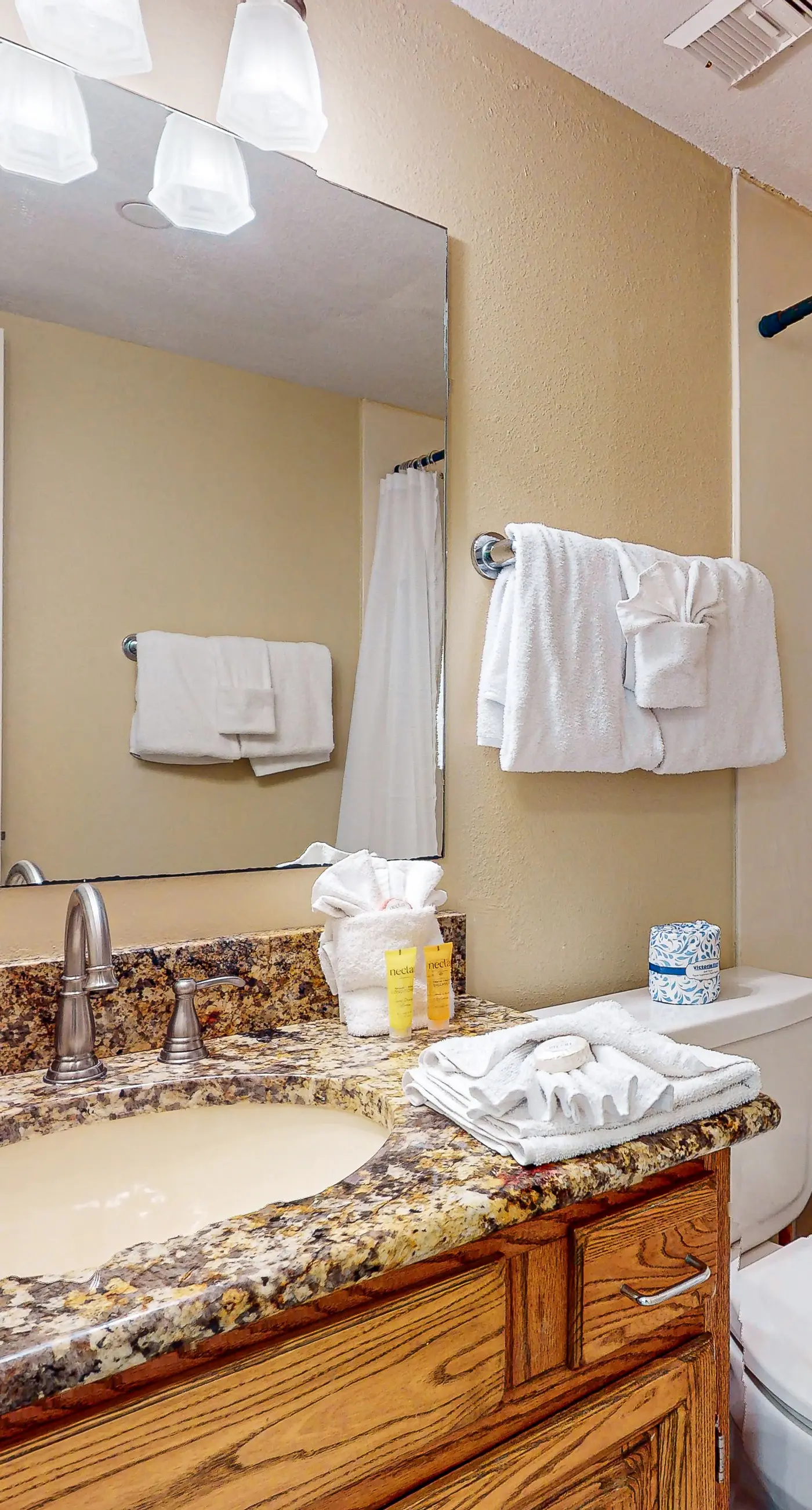 Pretty Condo with Gulf View Wet Bar, Shared Pool, Sauna, & Fitness Center