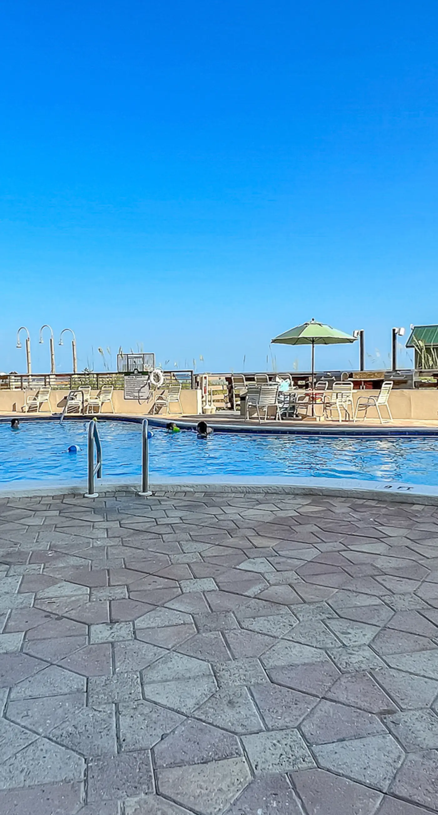 Pretty Condo with Gulf View Wet Bar, Shared Pool, Sauna, & Fitness Center