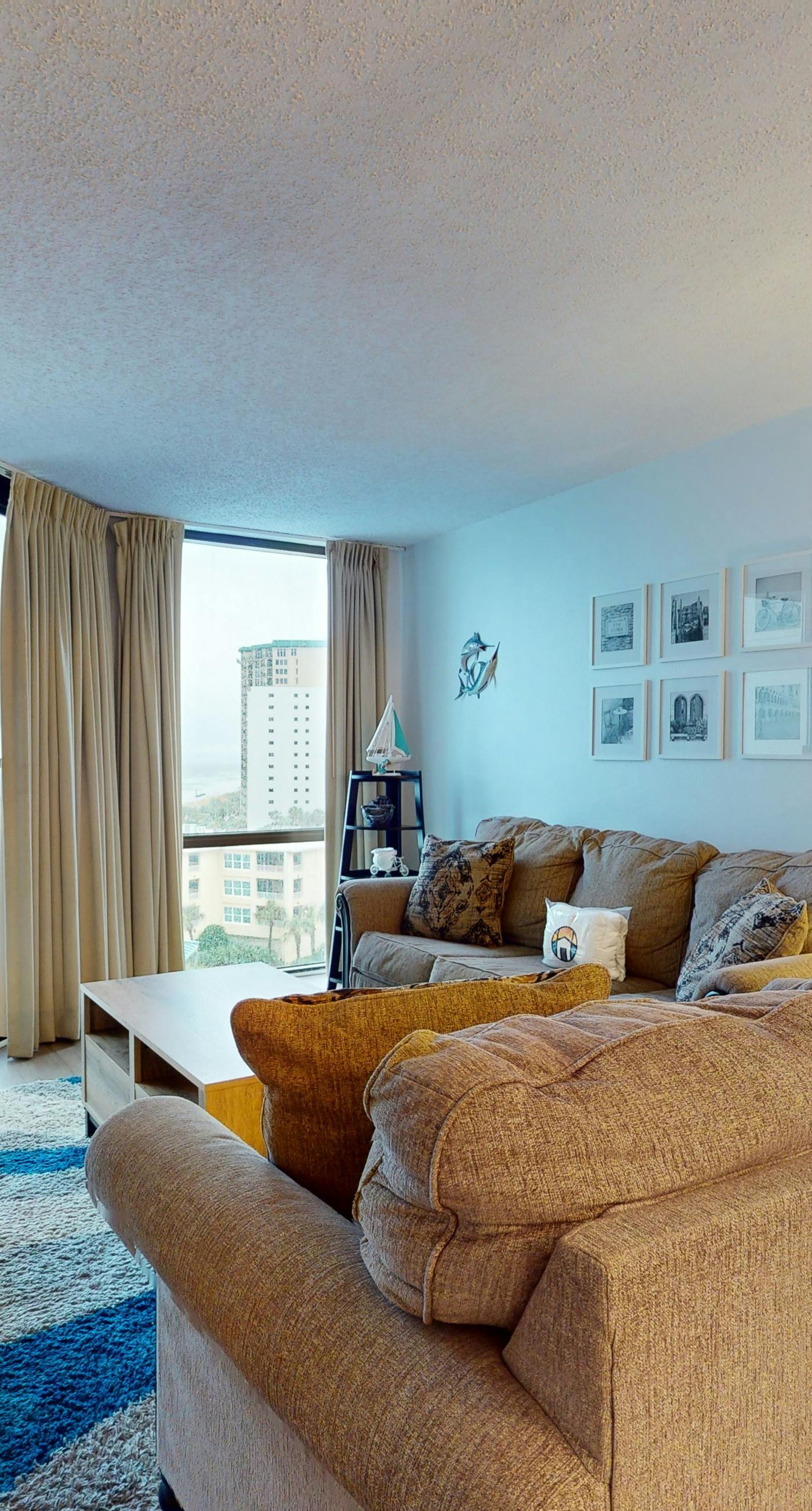 Swanky beachfront hotel-style condo w/ shared pool, hot tub, and beach access!