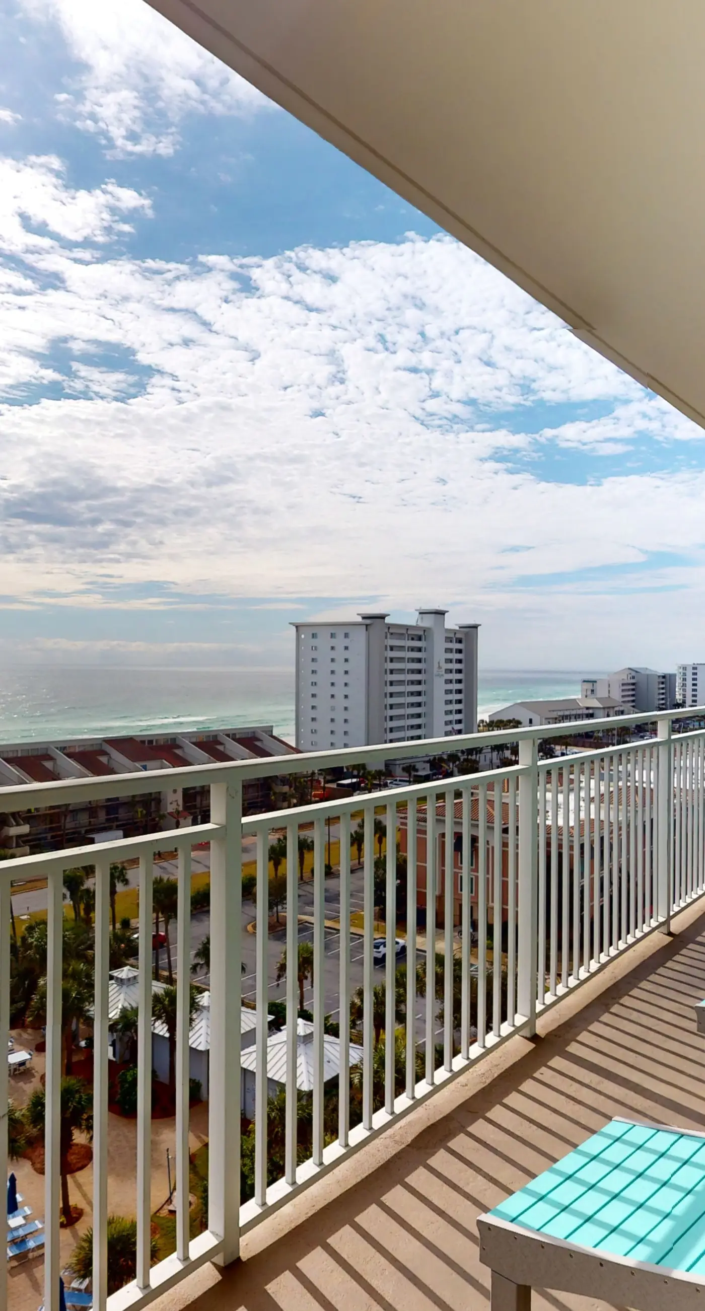 Gorgeous beachfront condo w shared pool & beach access
