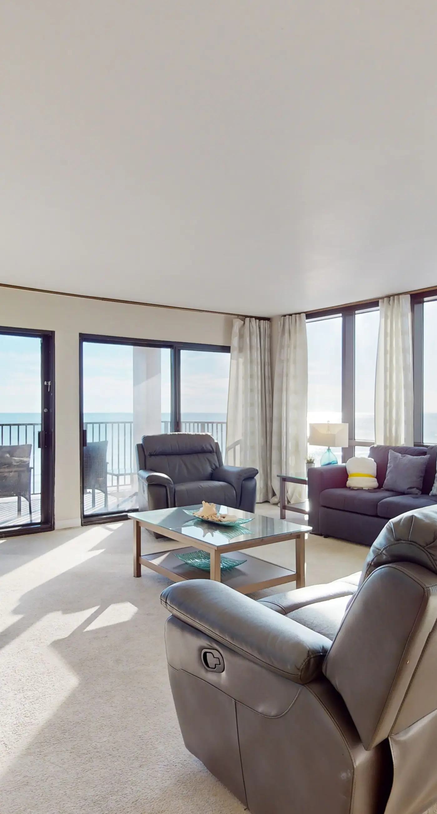 Beautiful Gulf Front Condo Fun Amenities, Nearby Shopping & Dining