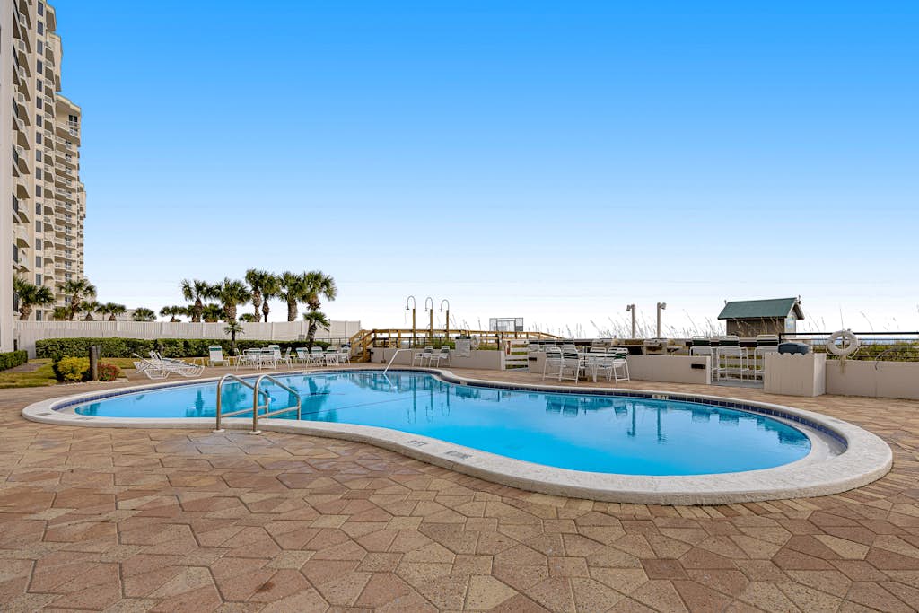 Beautiful Gulf Front Condo Fun Amenities, Nearby Shopping & Dining