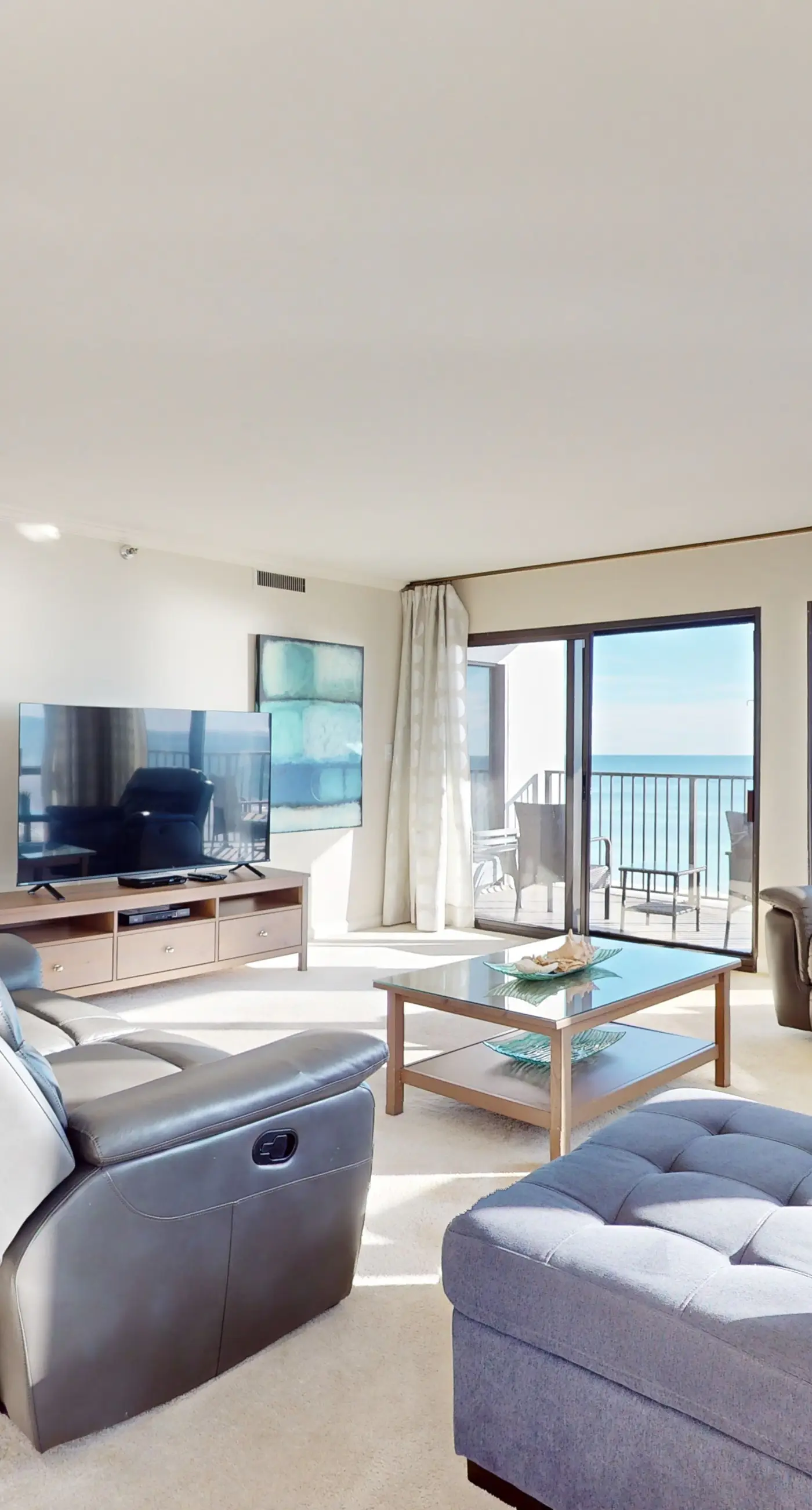 Beautiful Gulf Front Condo Fun Amenities, Nearby Shopping & Dining