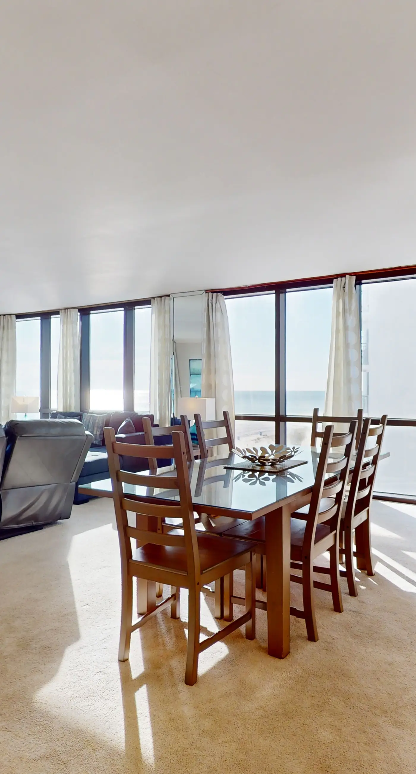 Beautiful Gulf Front Condo Fun Amenities, Nearby Shopping & Dining