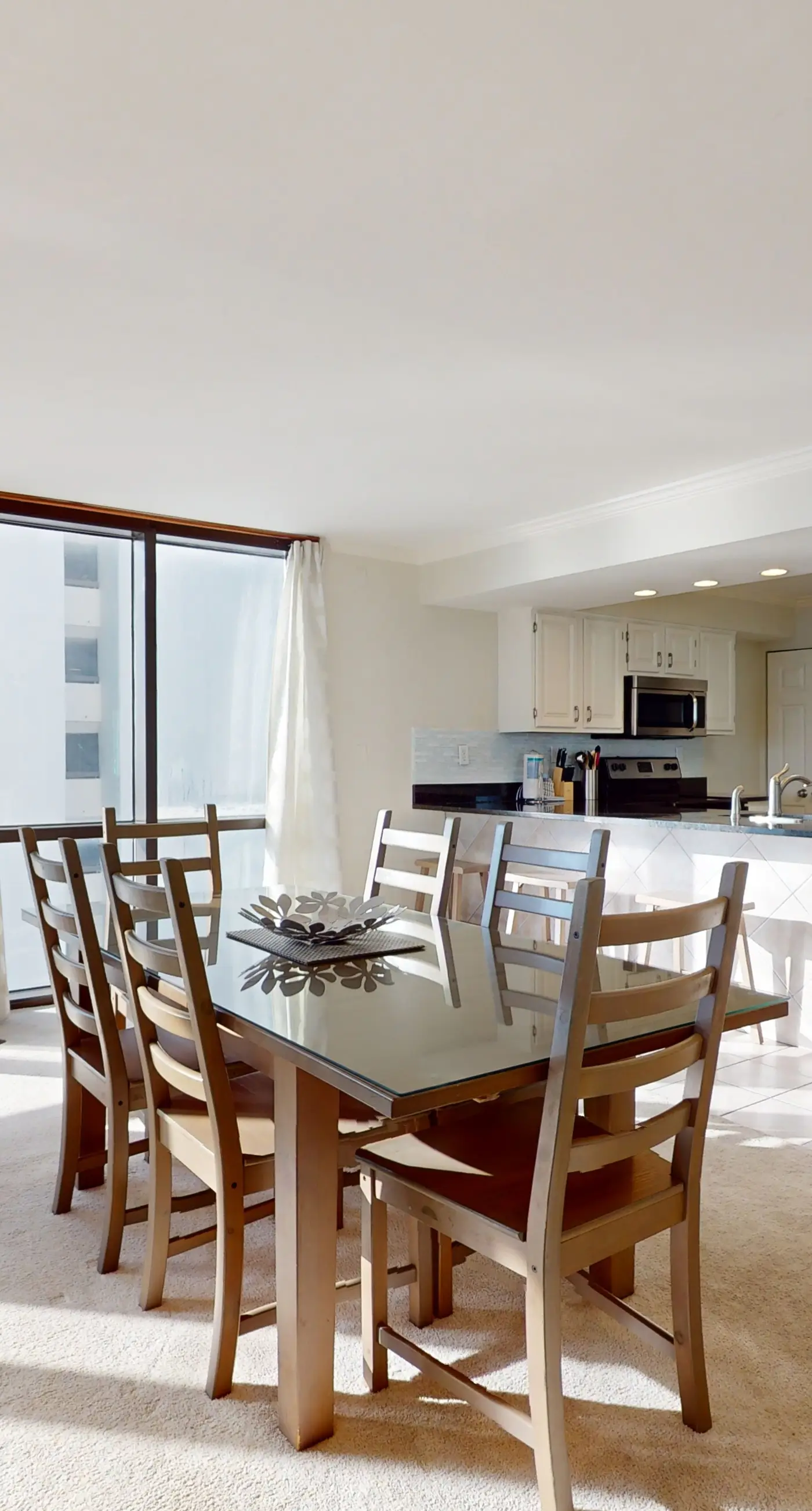 Beautiful Gulf Front Condo Fun Amenities, Nearby Shopping & Dining