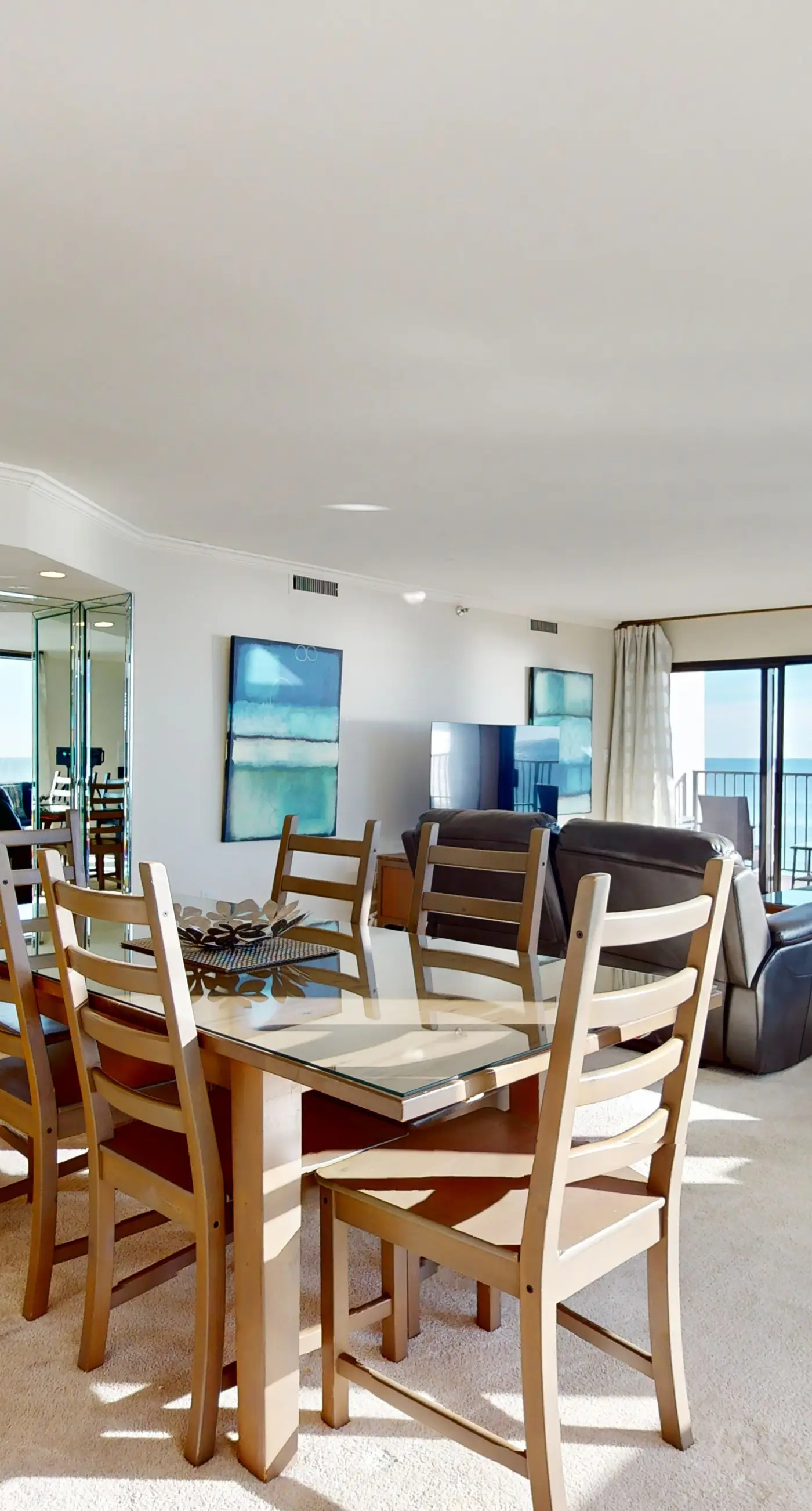 Beautiful Gulf Front Condo Fun Amenities, Nearby Shopping & Dining