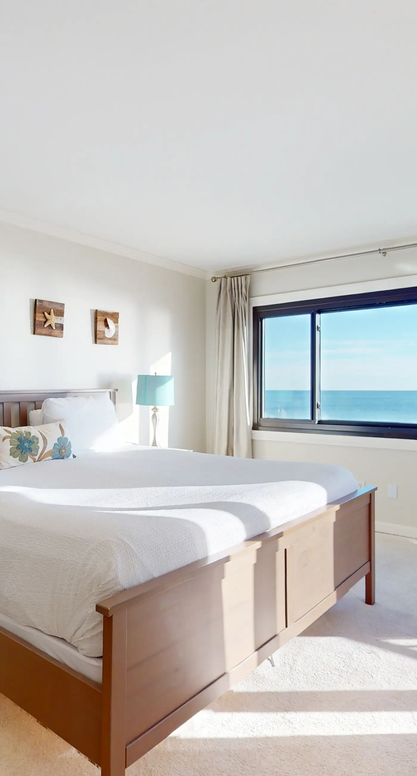 Beautiful Gulf Front Condo Fun Amenities, Nearby Shopping & Dining