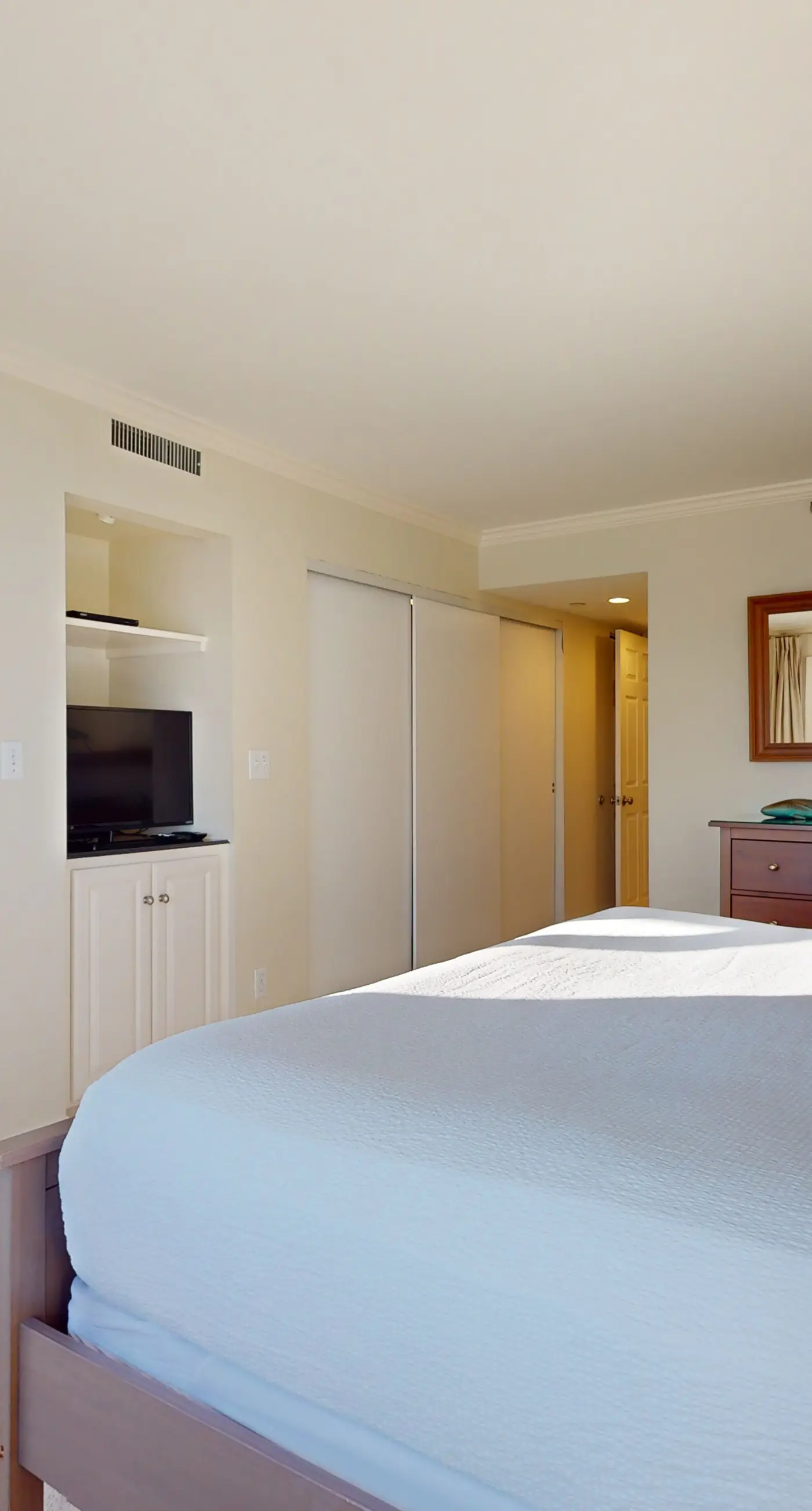 Beautiful Gulf Front Condo Fun Amenities, Nearby Shopping & Dining