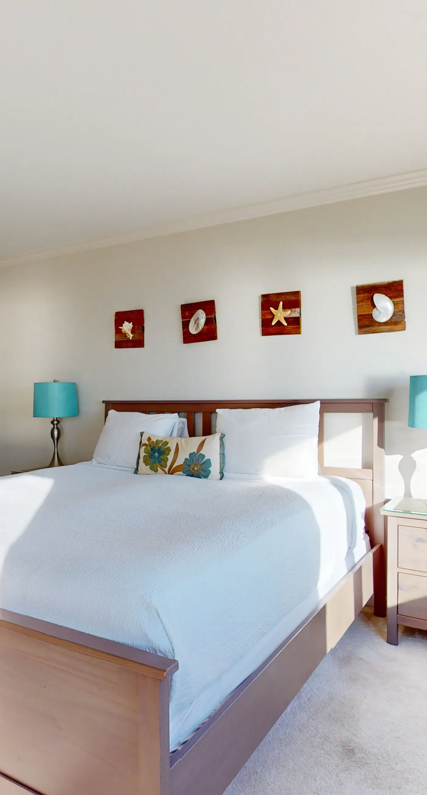 Beautiful Gulf Front Condo Fun Amenities, Nearby Shopping & Dining