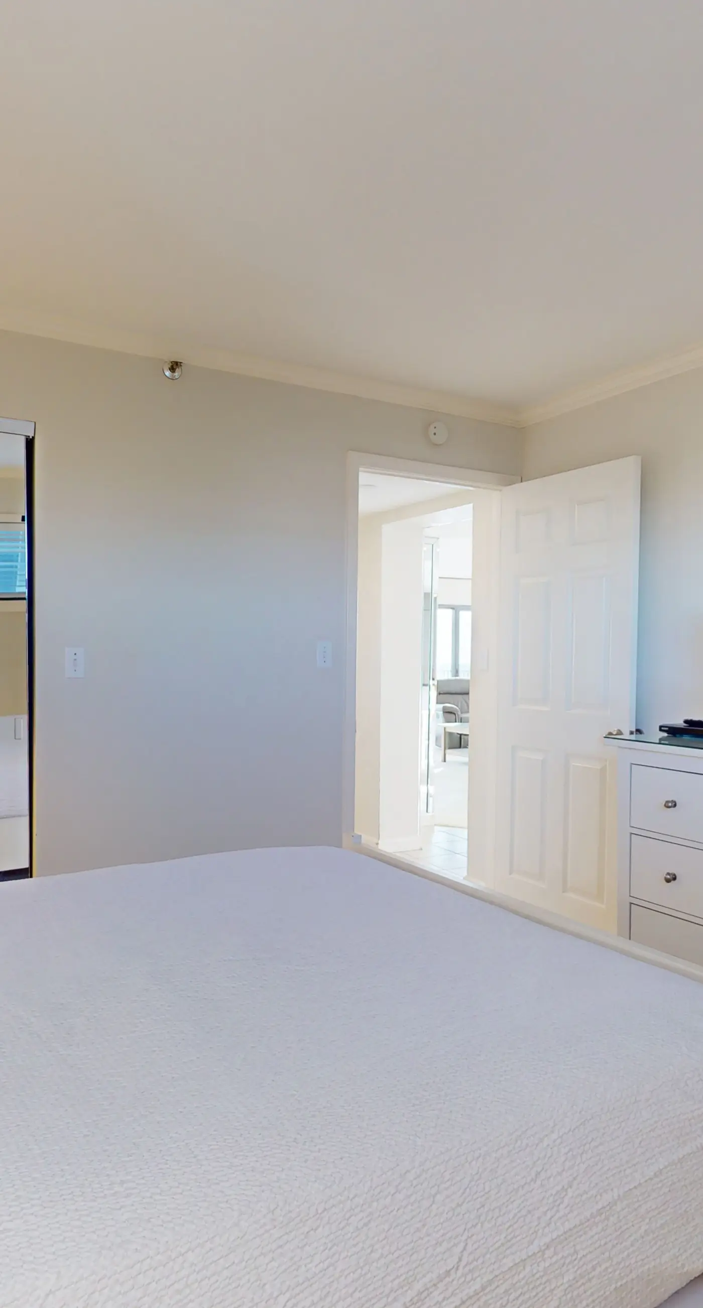 Beautiful Gulf Front Condo Fun Amenities, Nearby Shopping & Dining