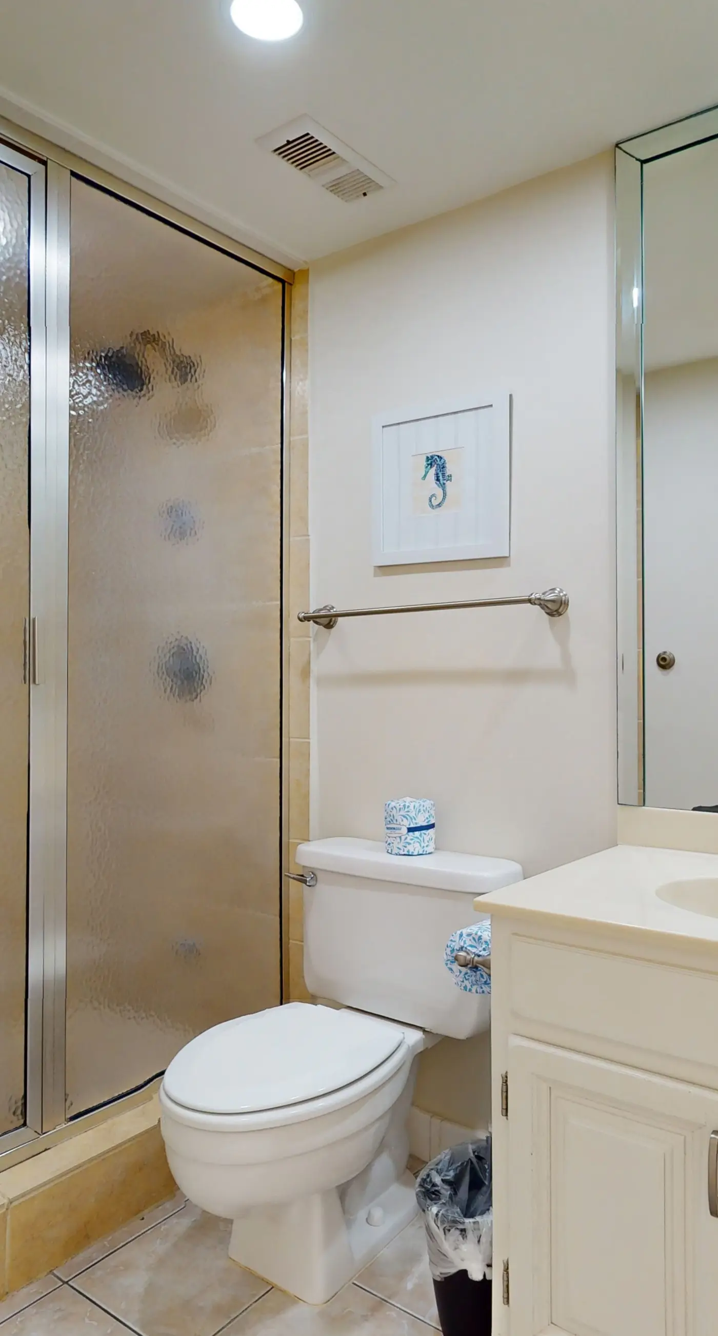 Beautiful Gulf Front Condo Fun Amenities, Nearby Shopping & Dining