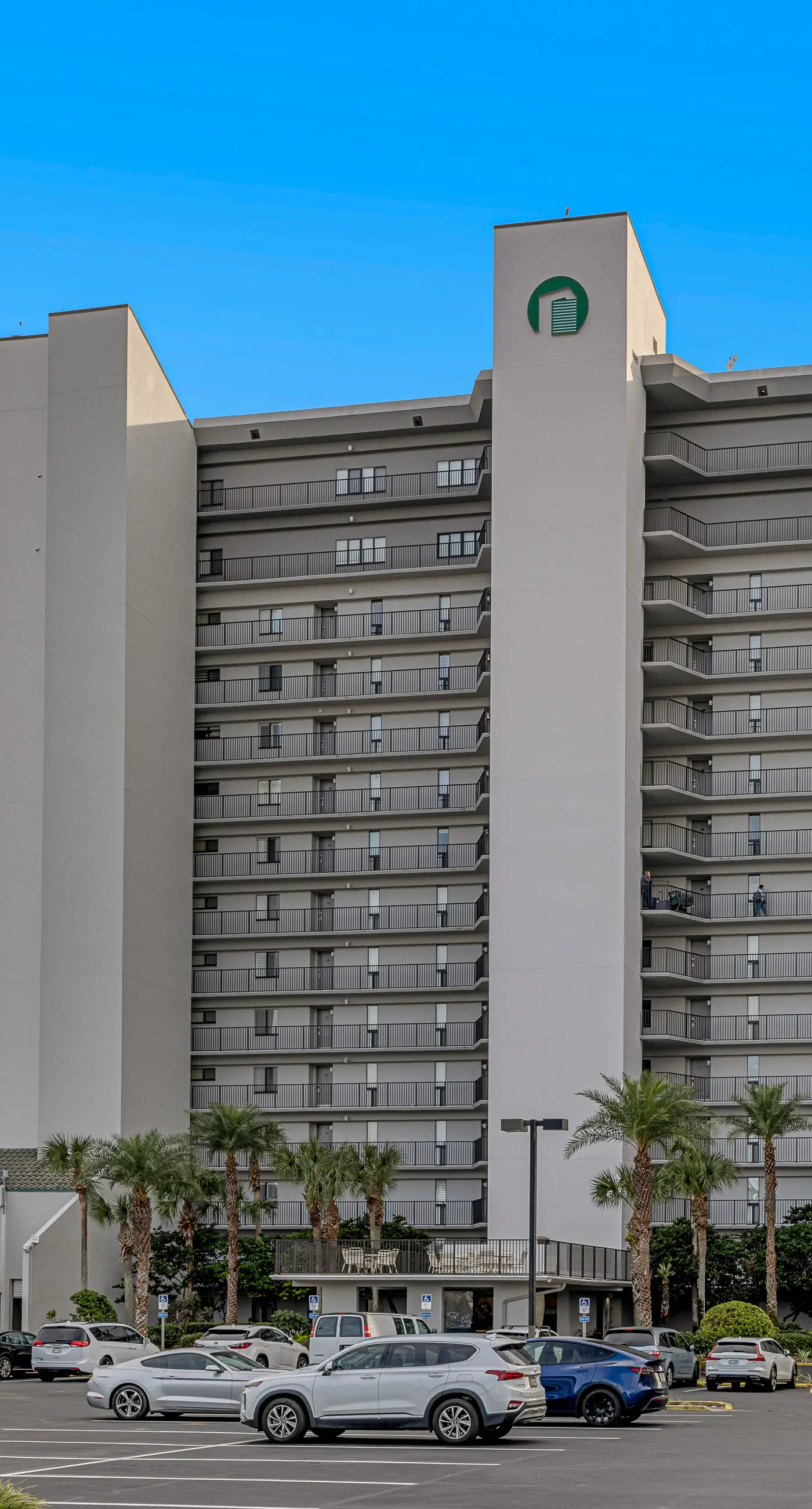 Beautiful Gulf Front Condo Fun Amenities, Nearby Shopping & Dining