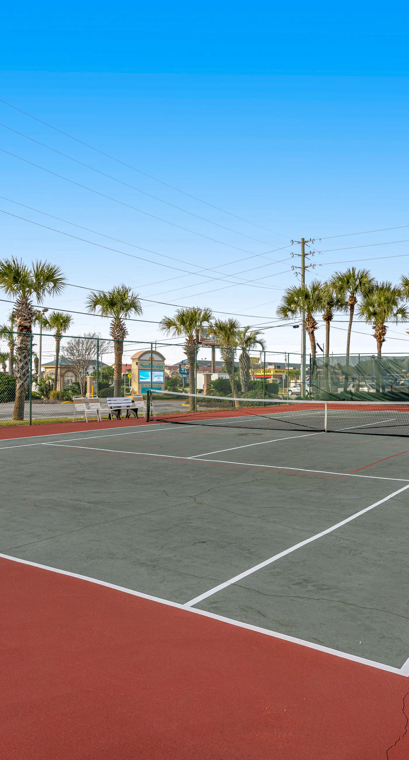 Beautiful Gulf Front Condo Fun Amenities, Nearby Shopping & Dining