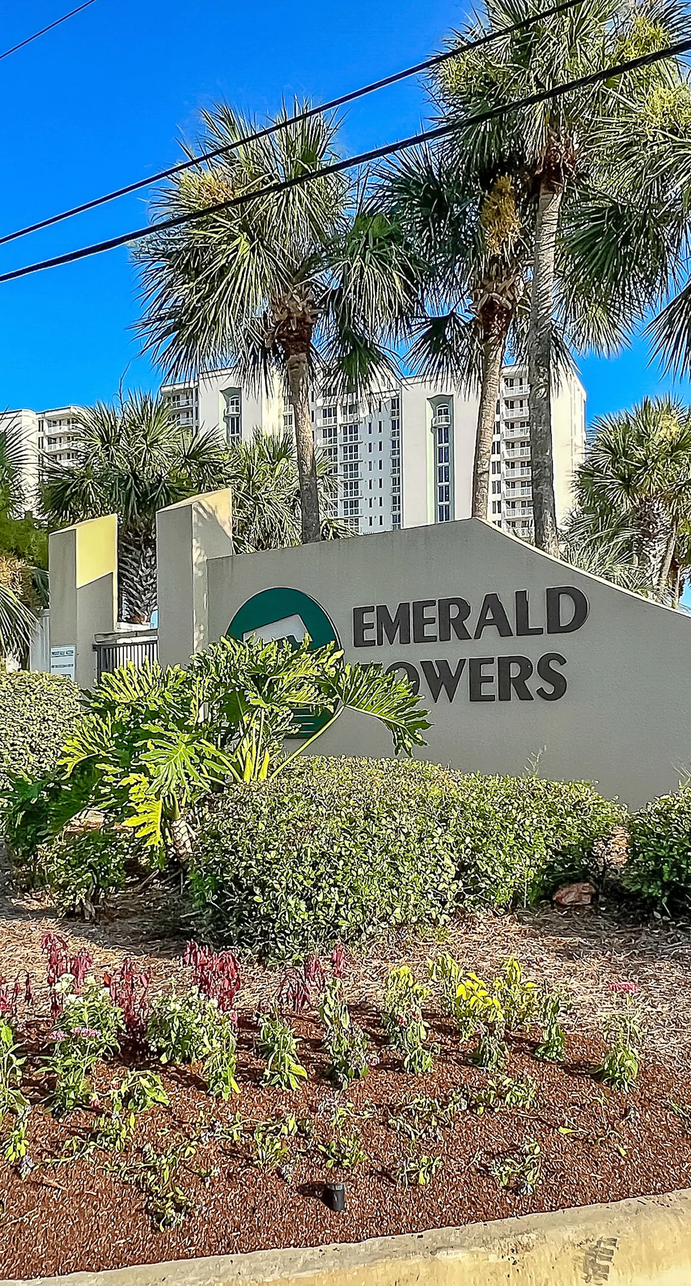 Beautiful Gulf Front Condo Fun Amenities, Nearby Shopping & Dining