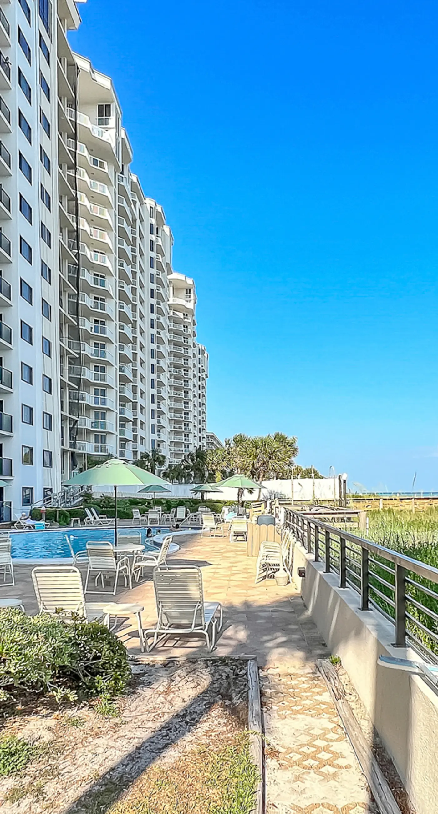 Beautiful Gulf Front Condo Fun Amenities, Nearby Shopping & Dining