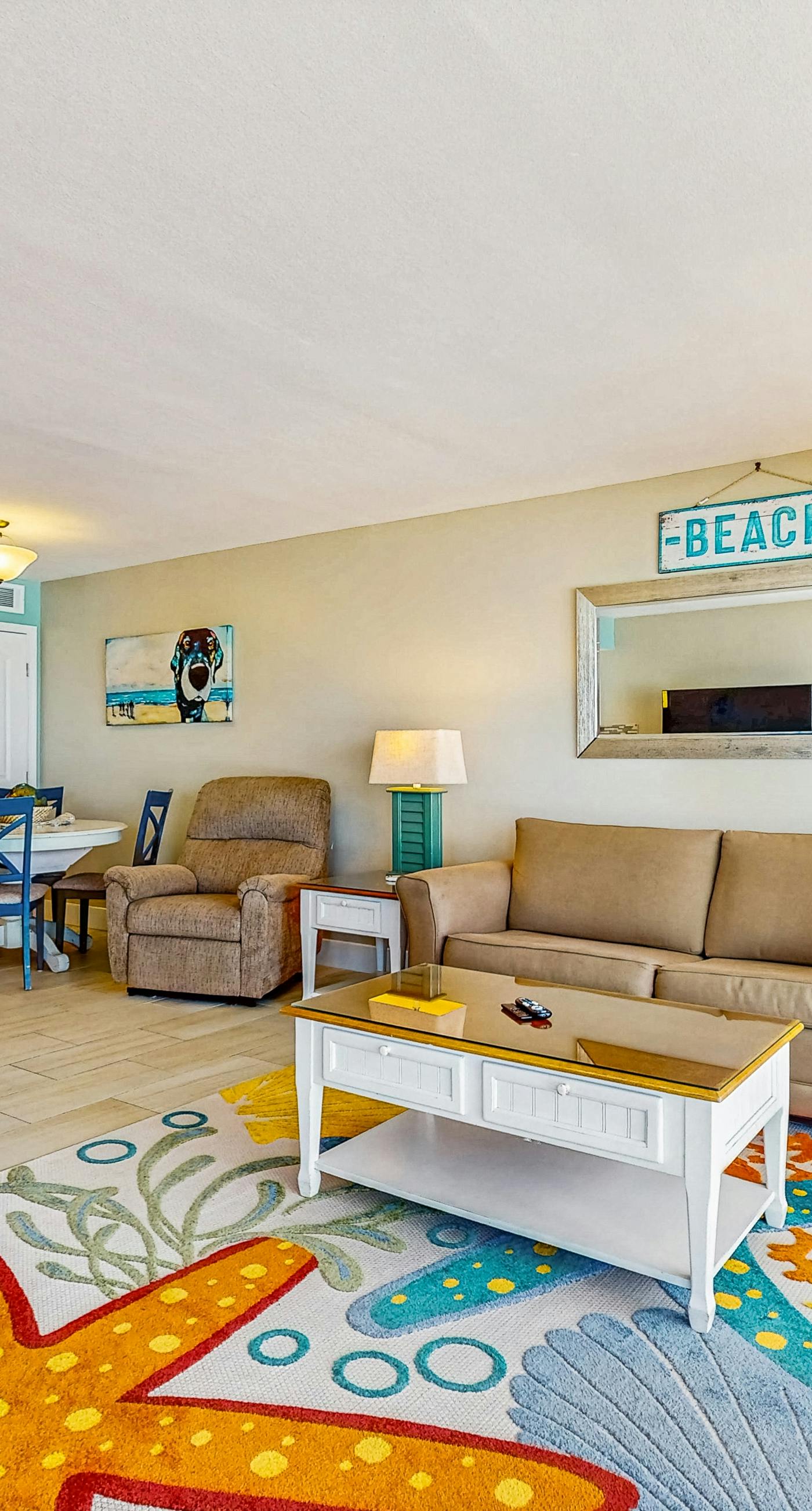 Pretty 2nd Floor Condo Gulf Front, Nearby Shopping & Dining