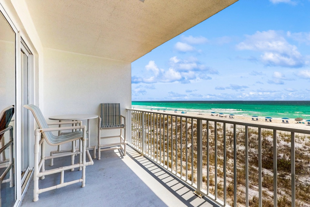 Pretty 2nd Floor Condo Gulf Front, Nearby Shopping & Dining