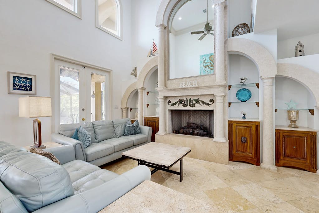 Pretty Home Sleeping 14 Dog-Friendly, Private Screened-in Pool & Sundeck