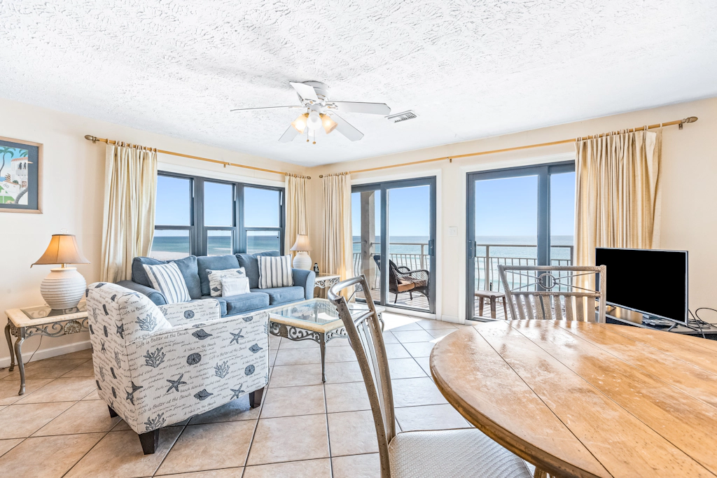 Second Floor Condo Many Amenities, Beach Access, Beach Equipment Included