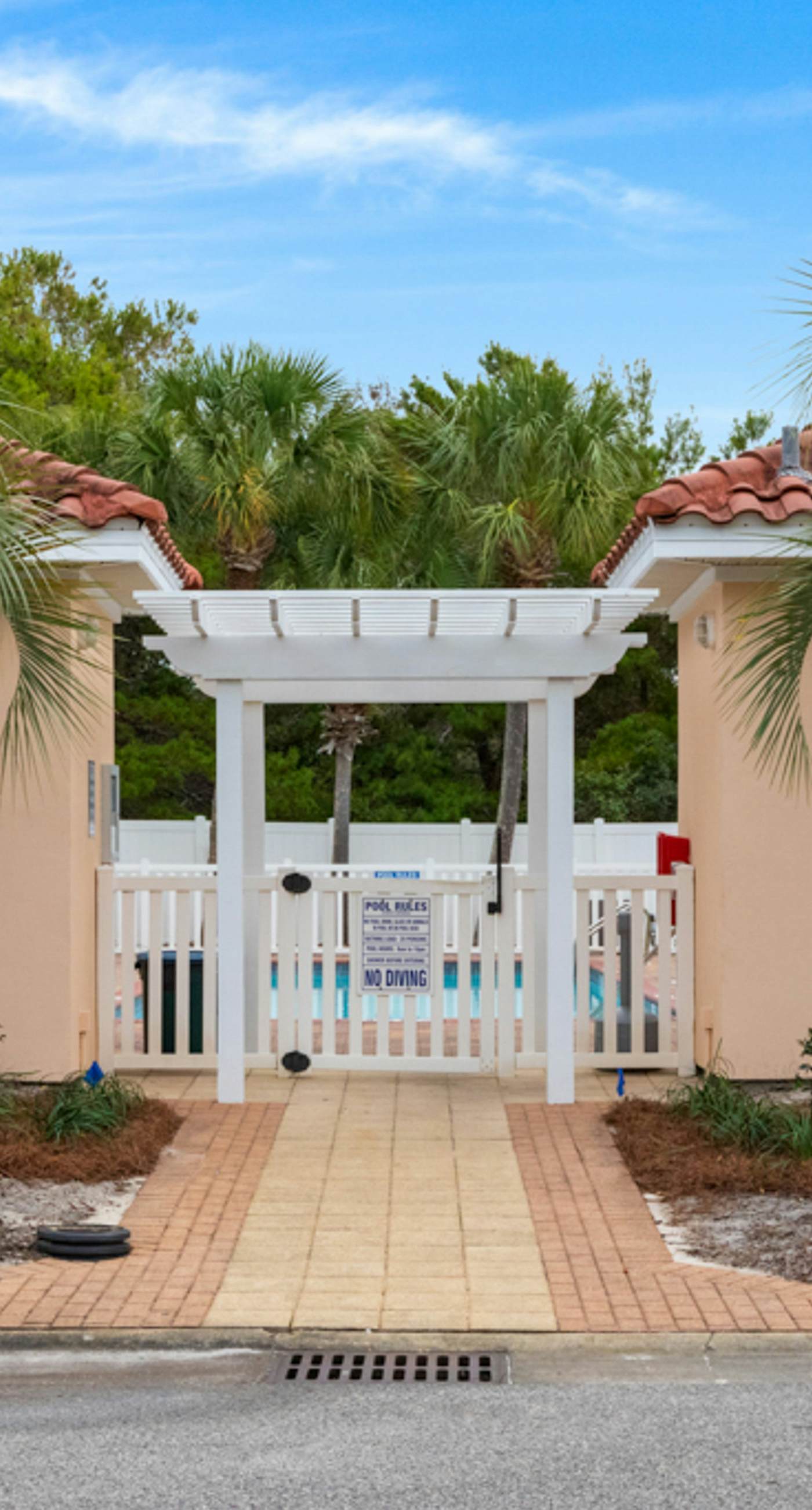 3-Bedroom Home Located in Destin Pointe, Near shops and dining