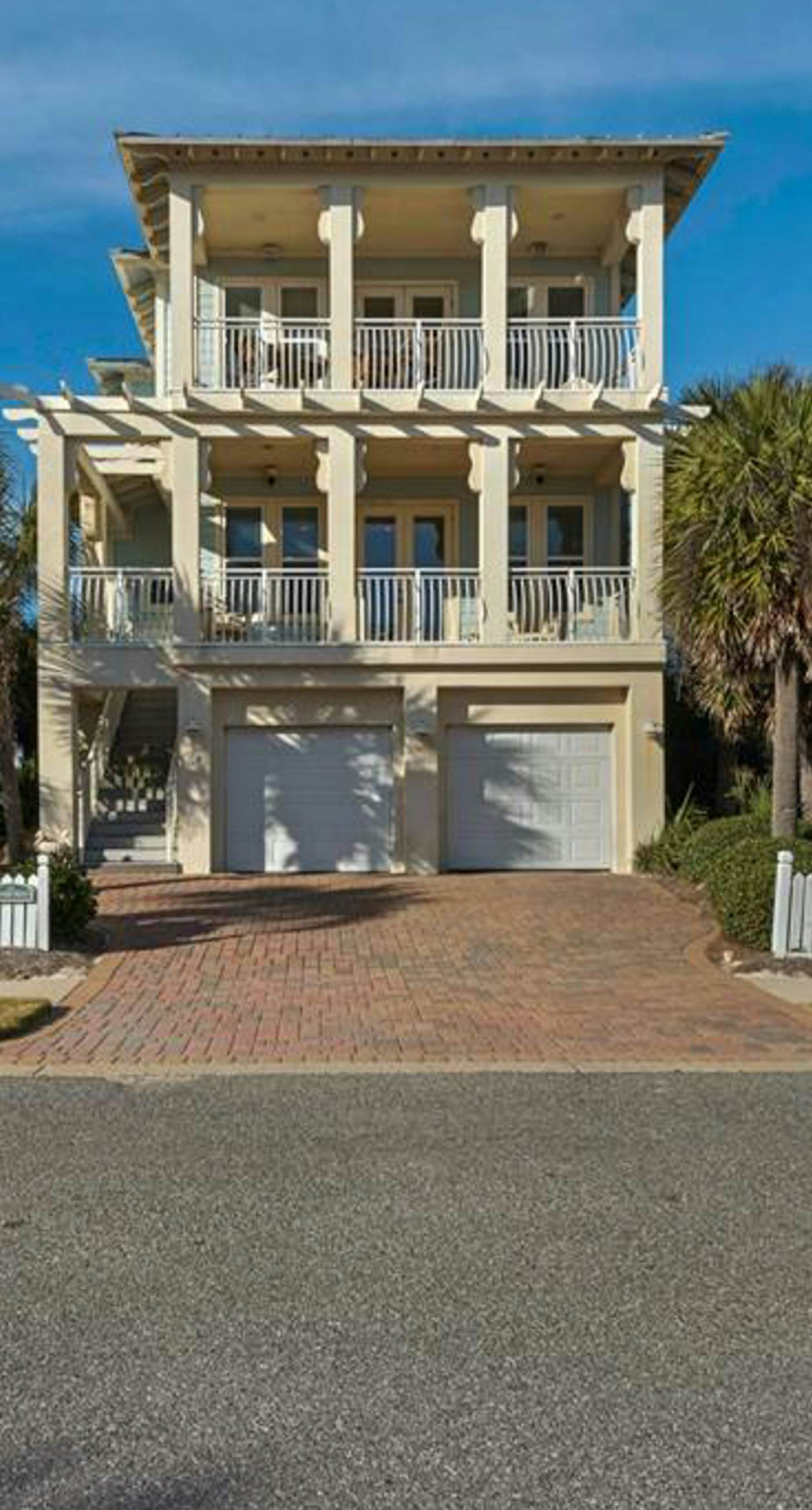 3-Bedroom Home Located in Destin Pointe, Near shops and dining