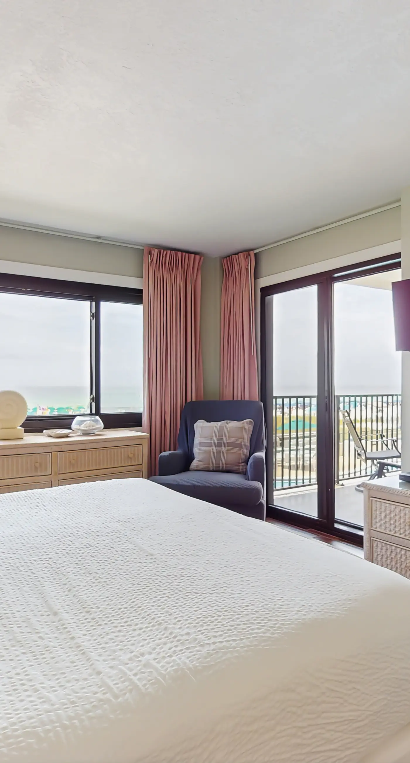 2nd Floor Lovely Condo Great Amenities, Gulf View, Large Balcony