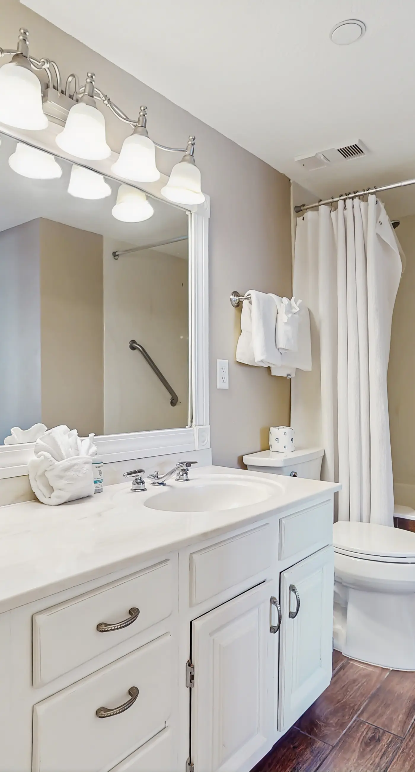 2nd Floor Lovely Condo Great Amenities, Gulf View, Large Balcony