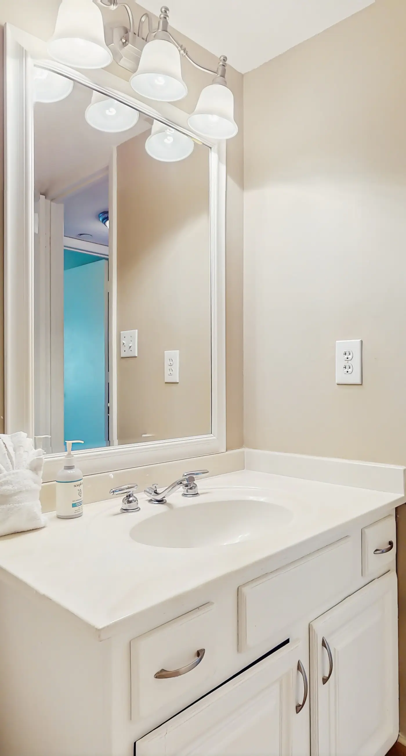 2nd Floor Lovely Condo Great Amenities, Gulf View, Large Balcony