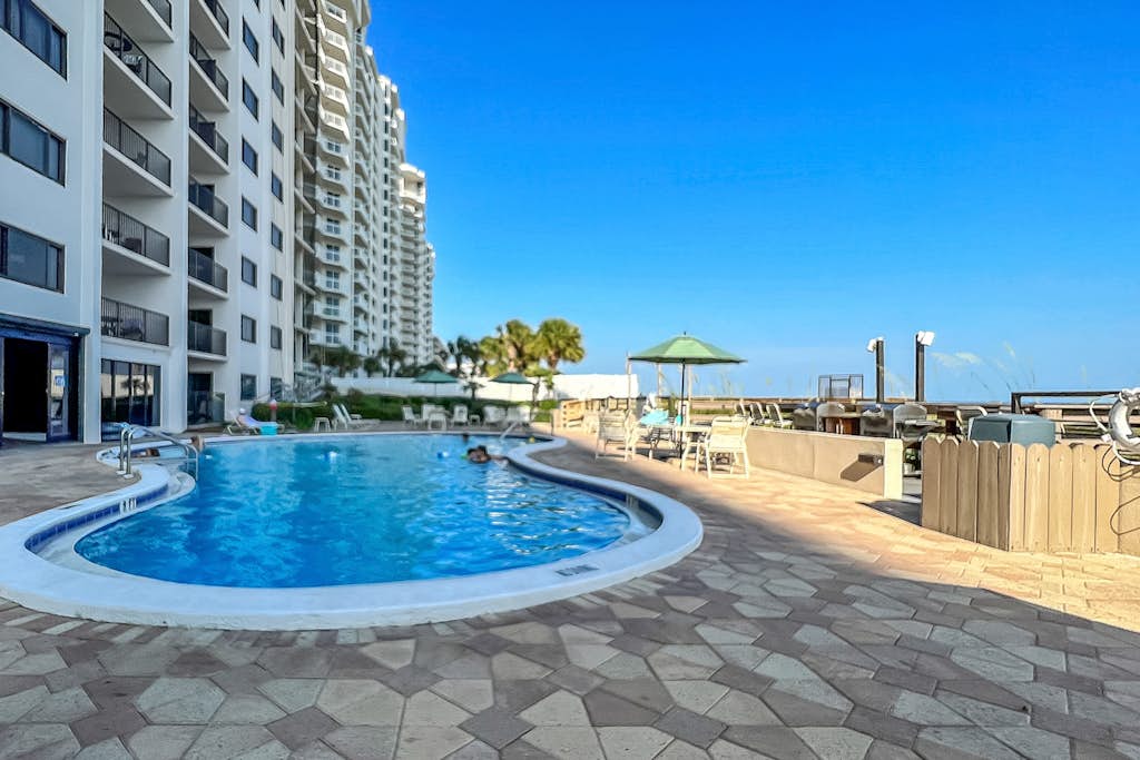 6th Floor Lovely Condo Great Amenities, Gulf View, Large Balcony