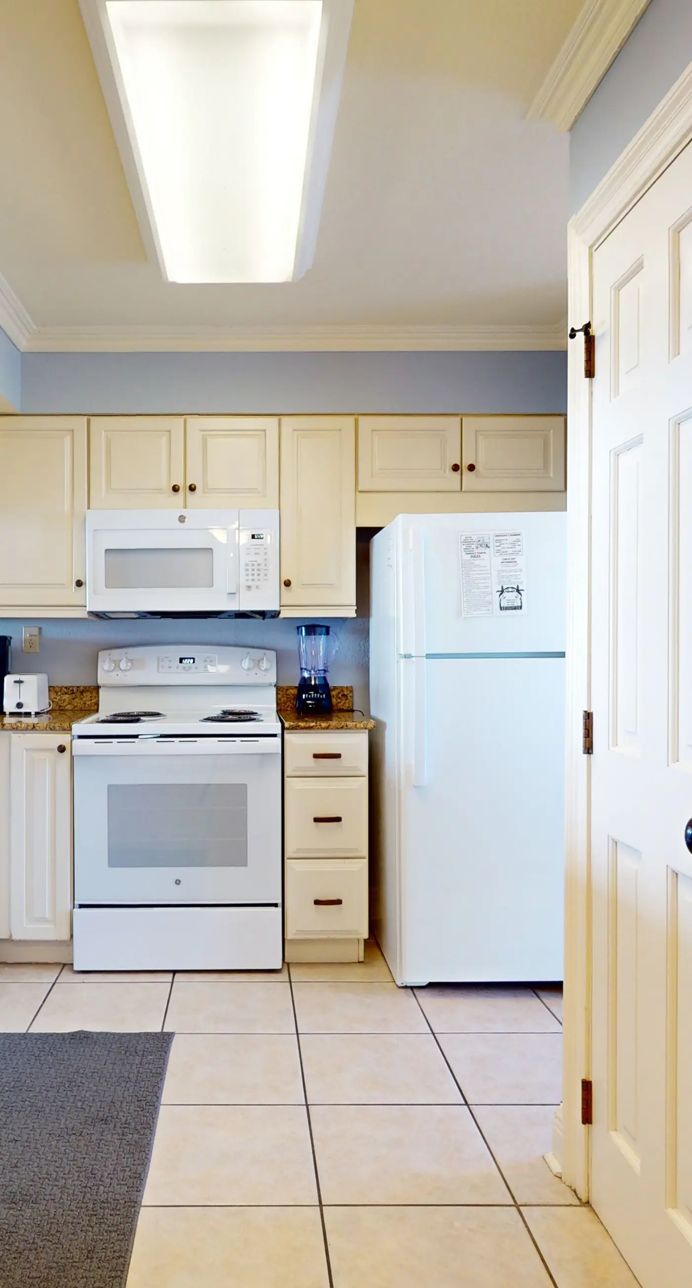 6th Floor Lovely Condo Great Amenities, Gulf View, Large Balcony