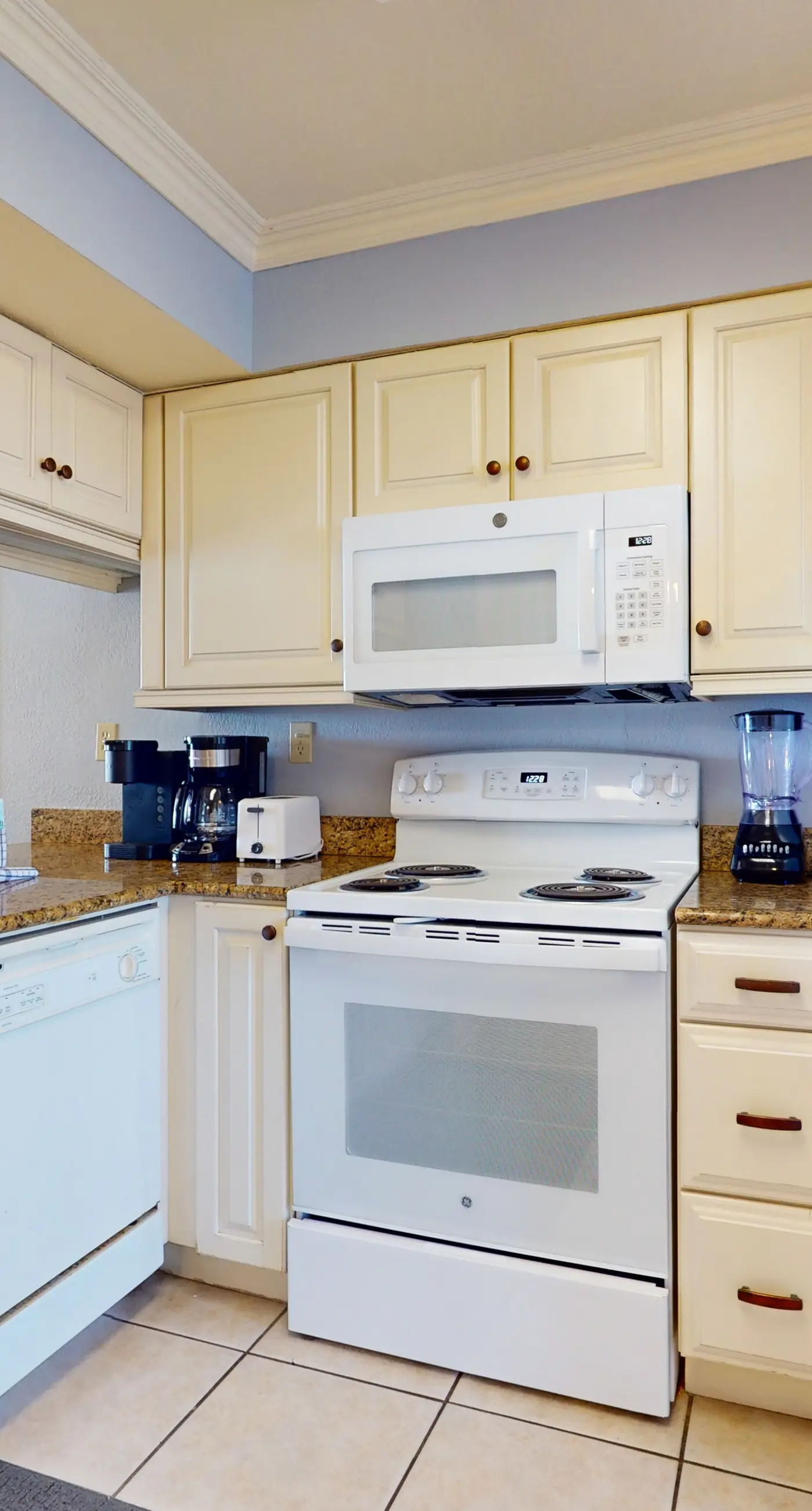 6th Floor Lovely Condo Great Amenities, Gulf View, Large Balcony