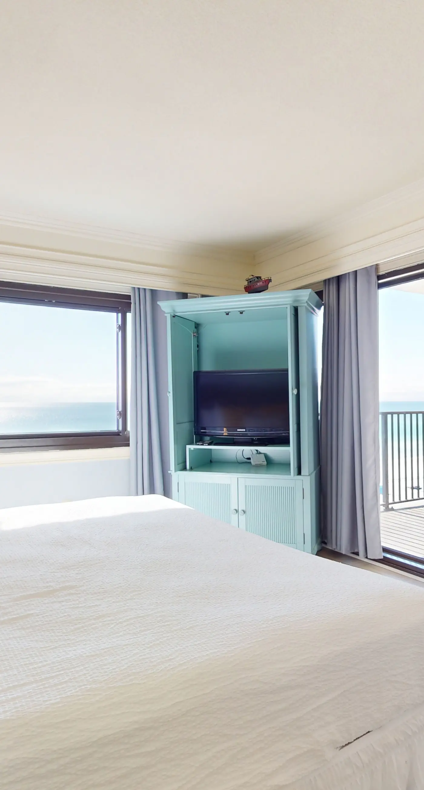 6th Floor Lovely Condo Great Amenities, Gulf View, Large Balcony