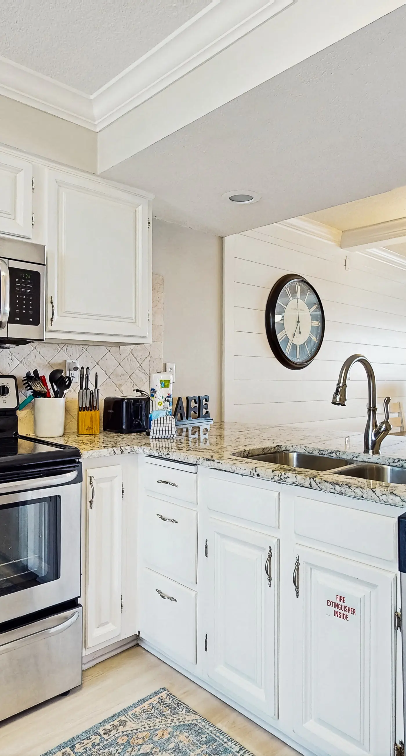 8th Floor Gulf Front Condo Fun Amenities, Nearby Shopping & Dining