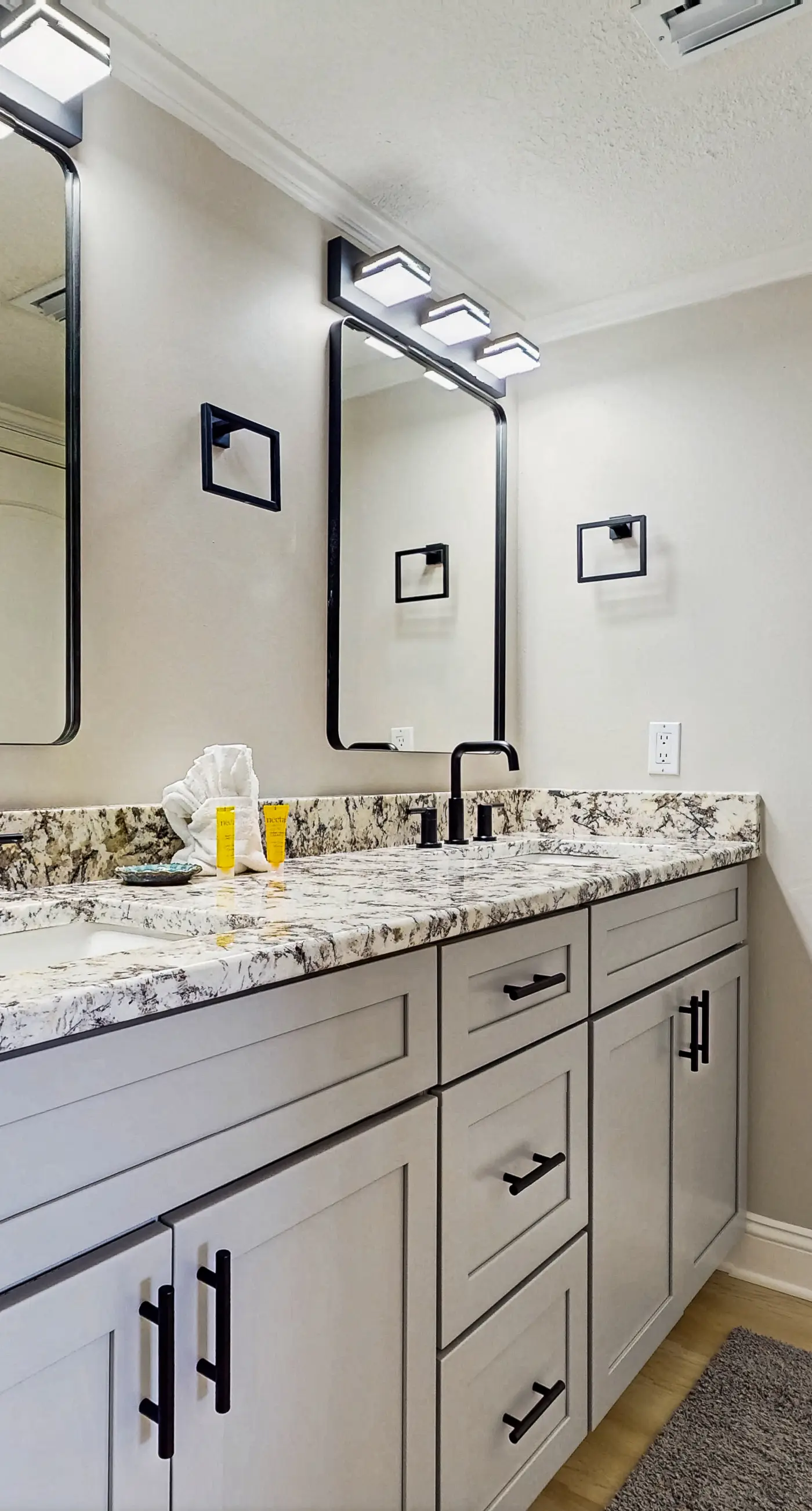 8th Floor Gulf Front Condo Fun Amenities, Nearby Shopping & Dining