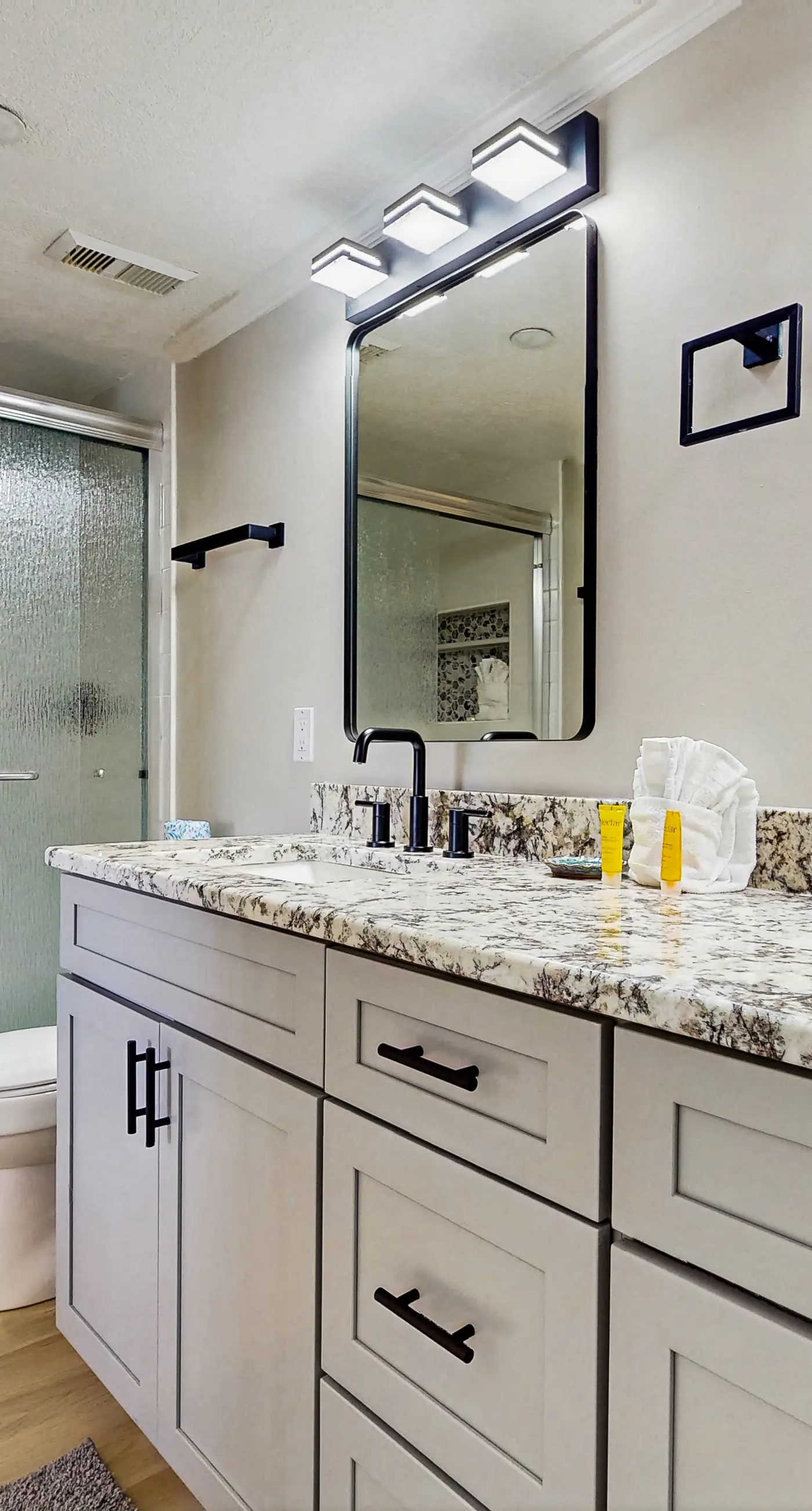 8th Floor Gulf Front Condo Fun Amenities, Nearby Shopping & Dining