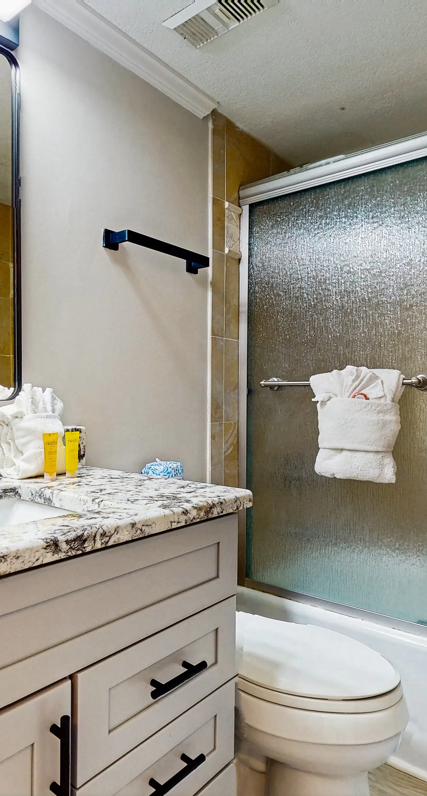 8th Floor Gulf Front Condo Fun Amenities, Nearby Shopping & Dining