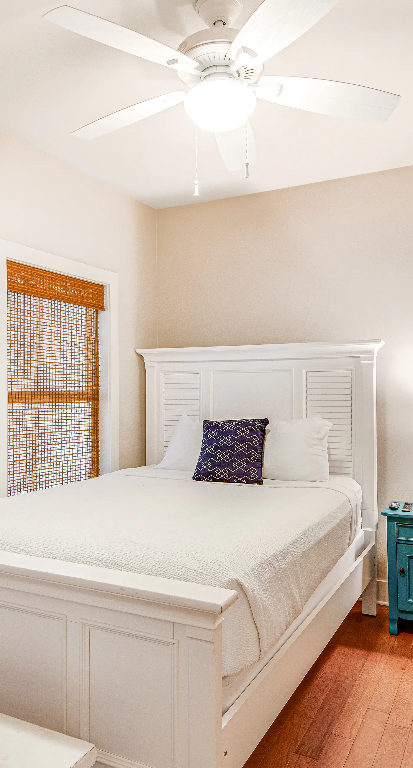 Quiet, dog-friendly home with tropical backyard, cobblestones & private grill