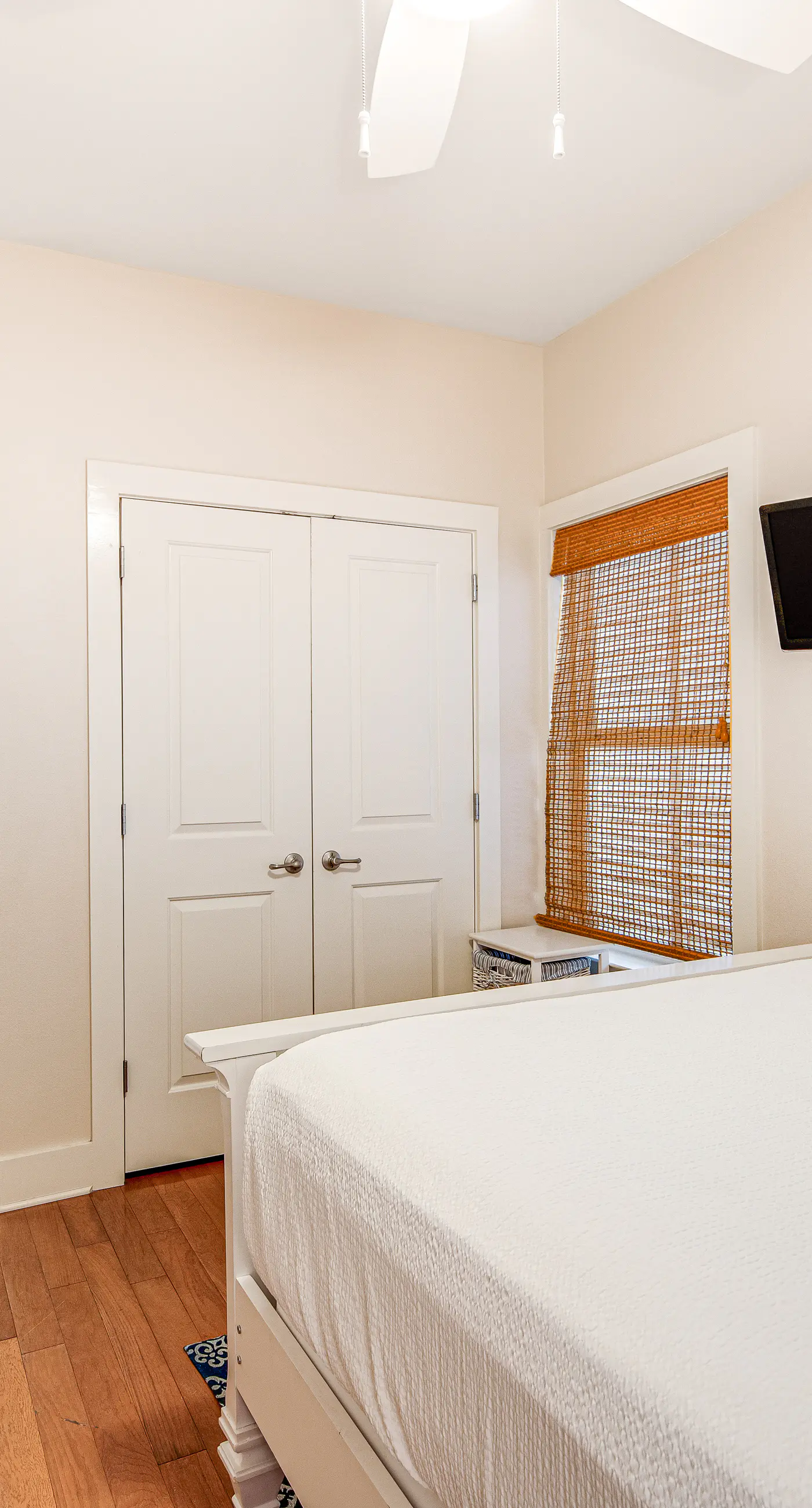 Quiet, dog-friendly home with tropical backyard, cobblestones & private grill