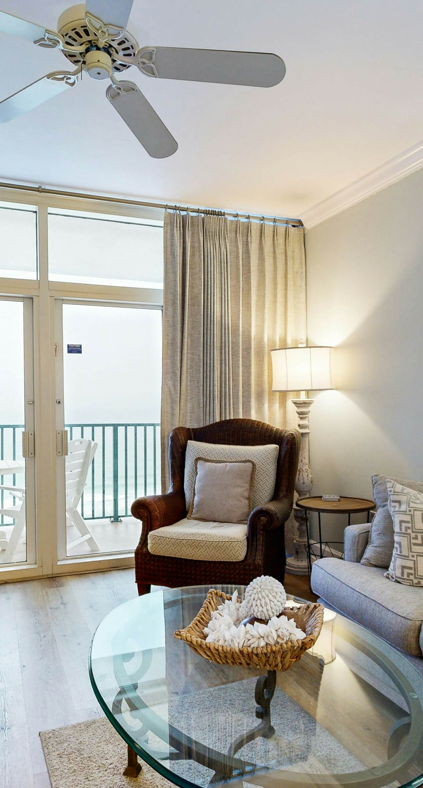 Open & airy 11th-floor condo - close to dining
