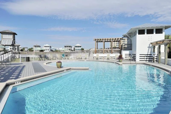 2nd Floor Comfortable bay view Condo, Beach setup & bicycles included