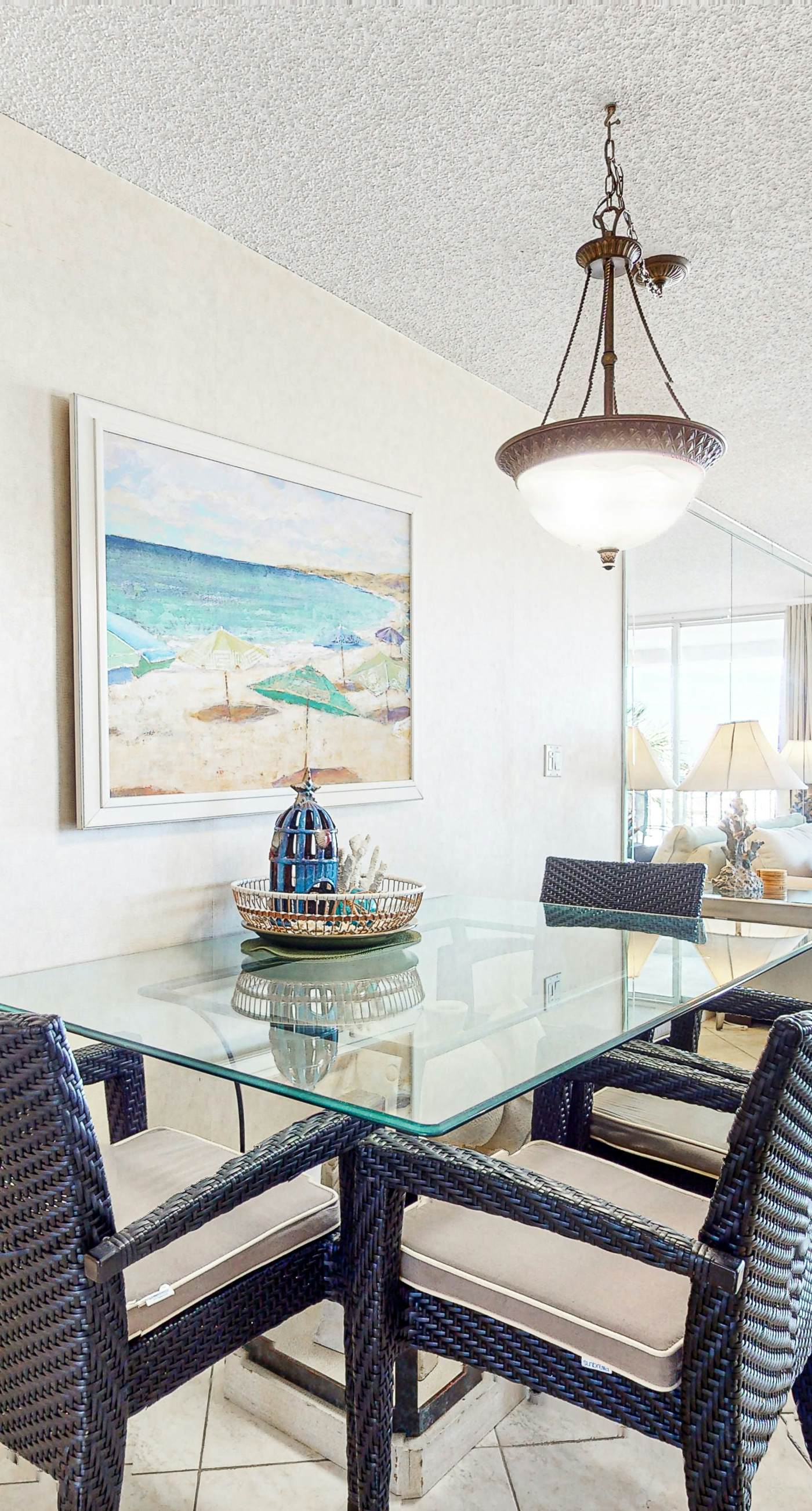 2nd Floor Comfortable bay view Condo, Beach setup & bicycles included