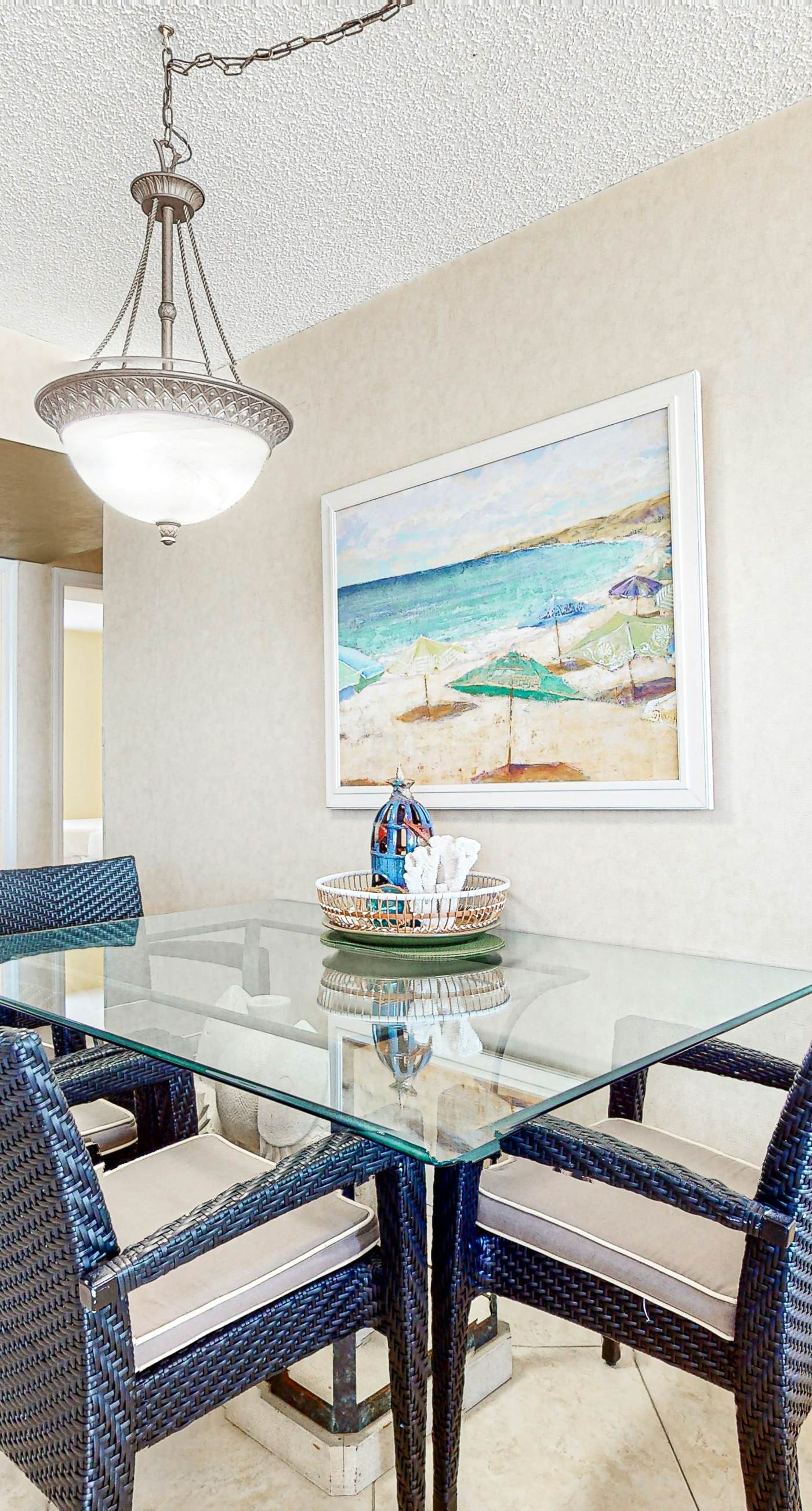 2nd Floor Comfortable bay view Condo, Beach setup & bicycles included